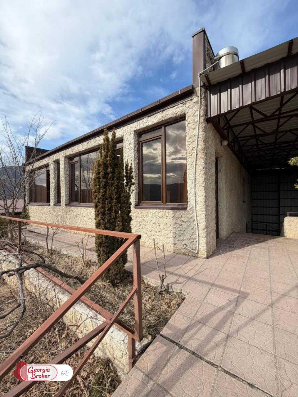 nearly repaired 14-room house for sale