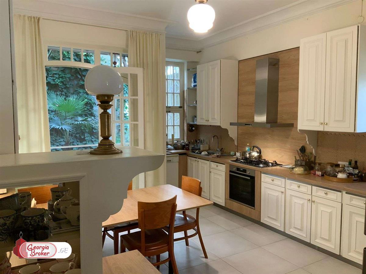 nearly repaired 10-room house for sale