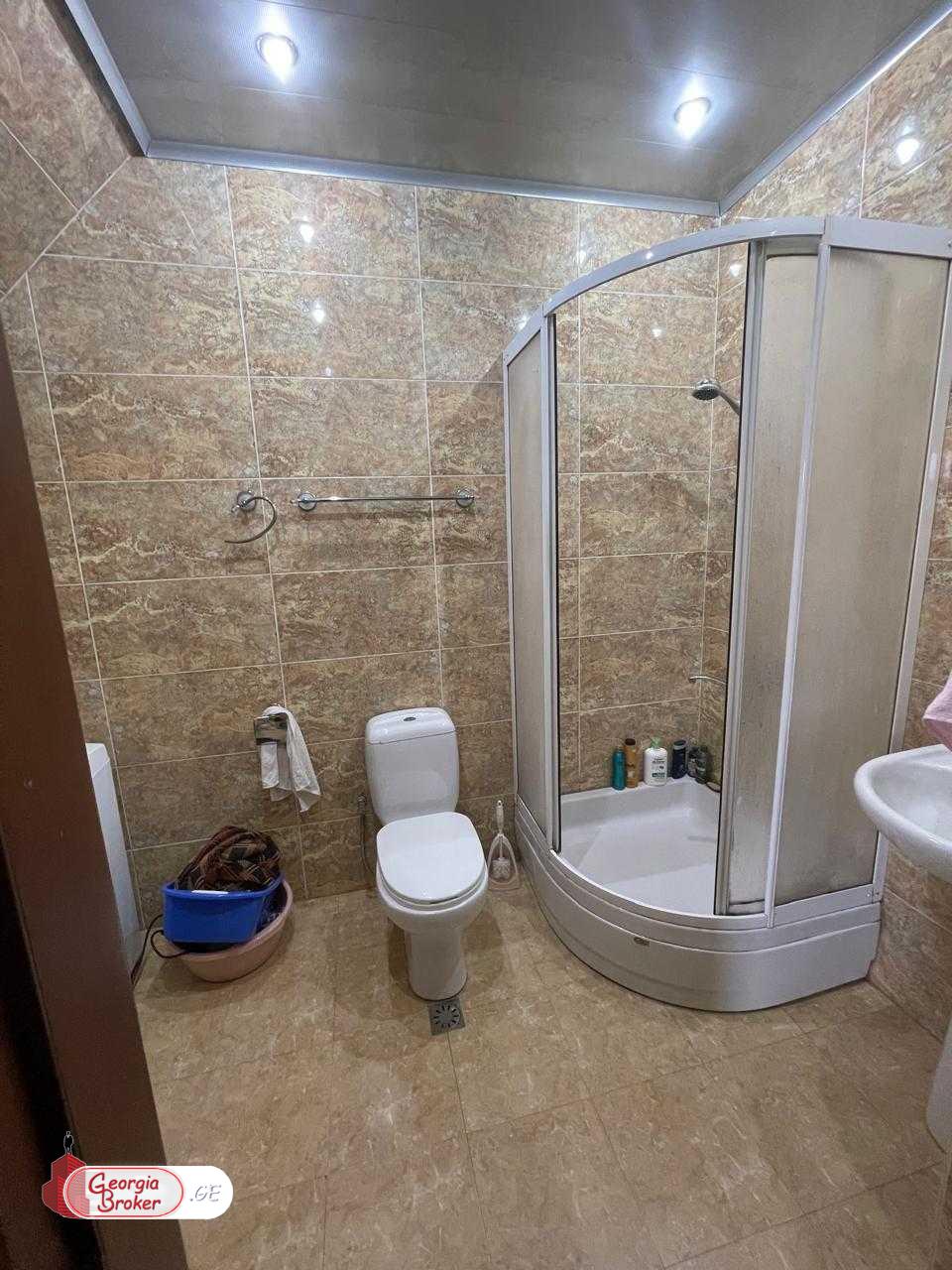 იყიდება ახალი გარემონტებული 7 ოთახიანი სახლი წყნეთში