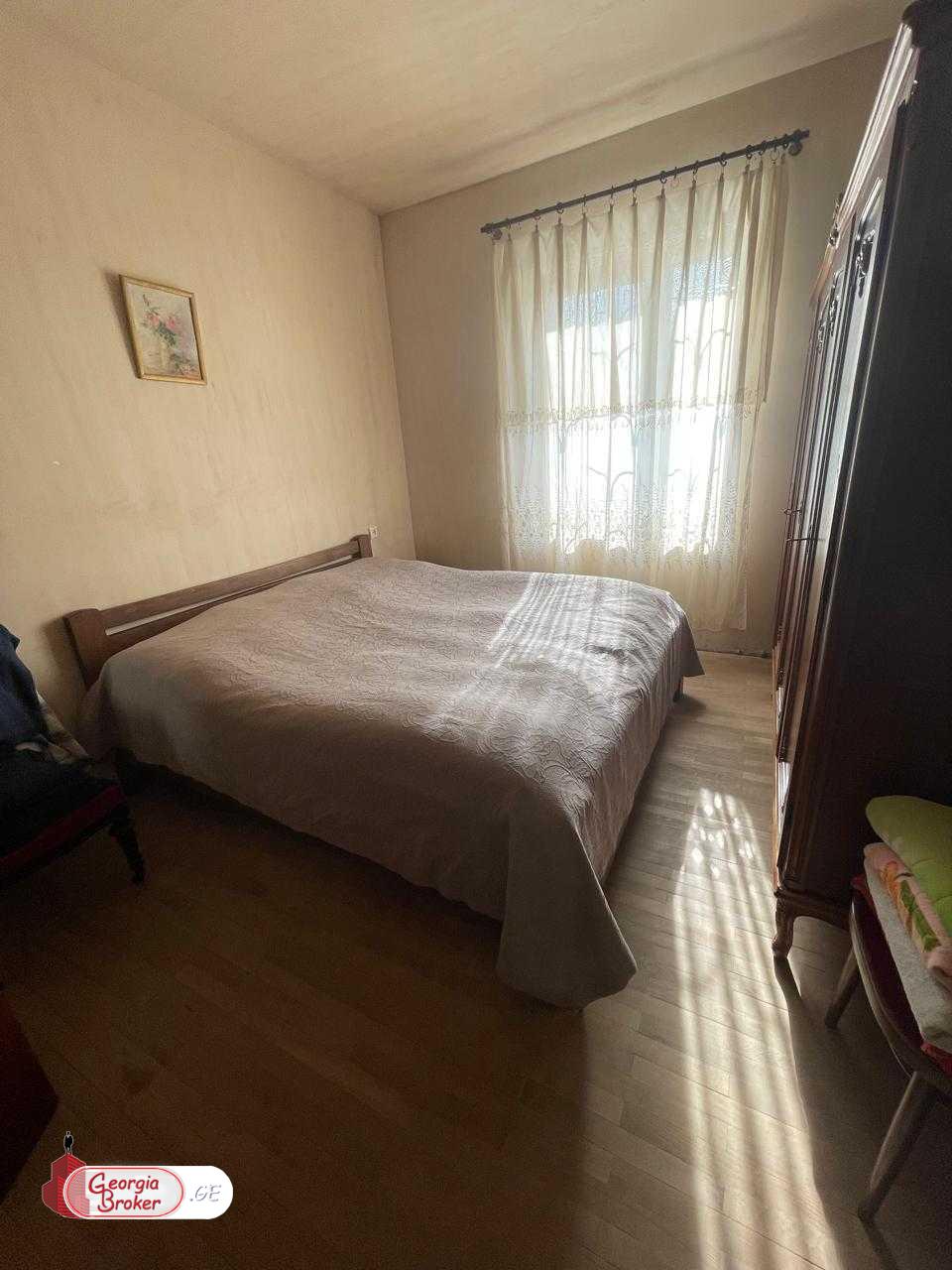 იყიდება ახალი გარემონტებული 7 ოთახიანი აგარაკი წყნეთში