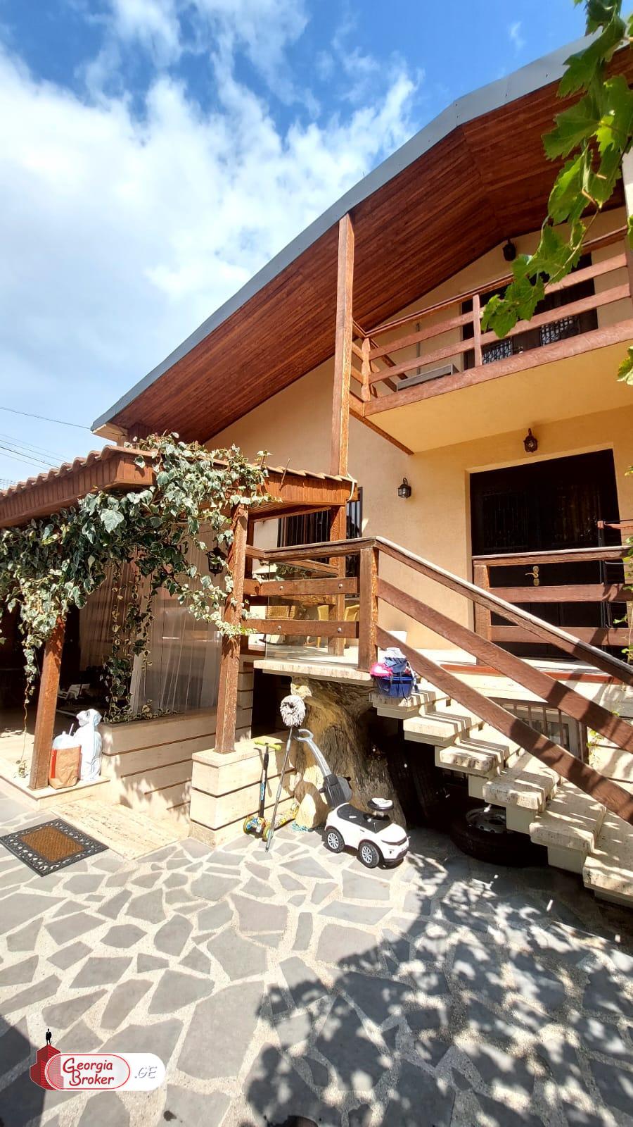 nearly repaired 11-room house for sale