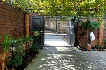 იყიდება ახალი გარემონტებული 11 ოთახიანი სახლი ნაძალადევში