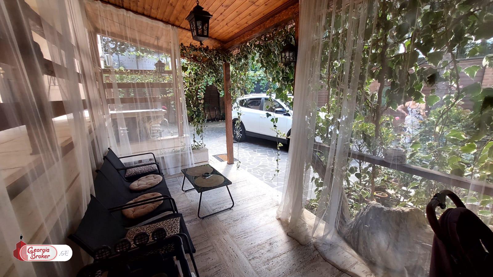 nearly repaired 11-room house for sale