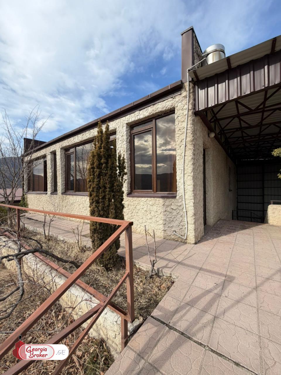 nearly repaired 14-room house for sale