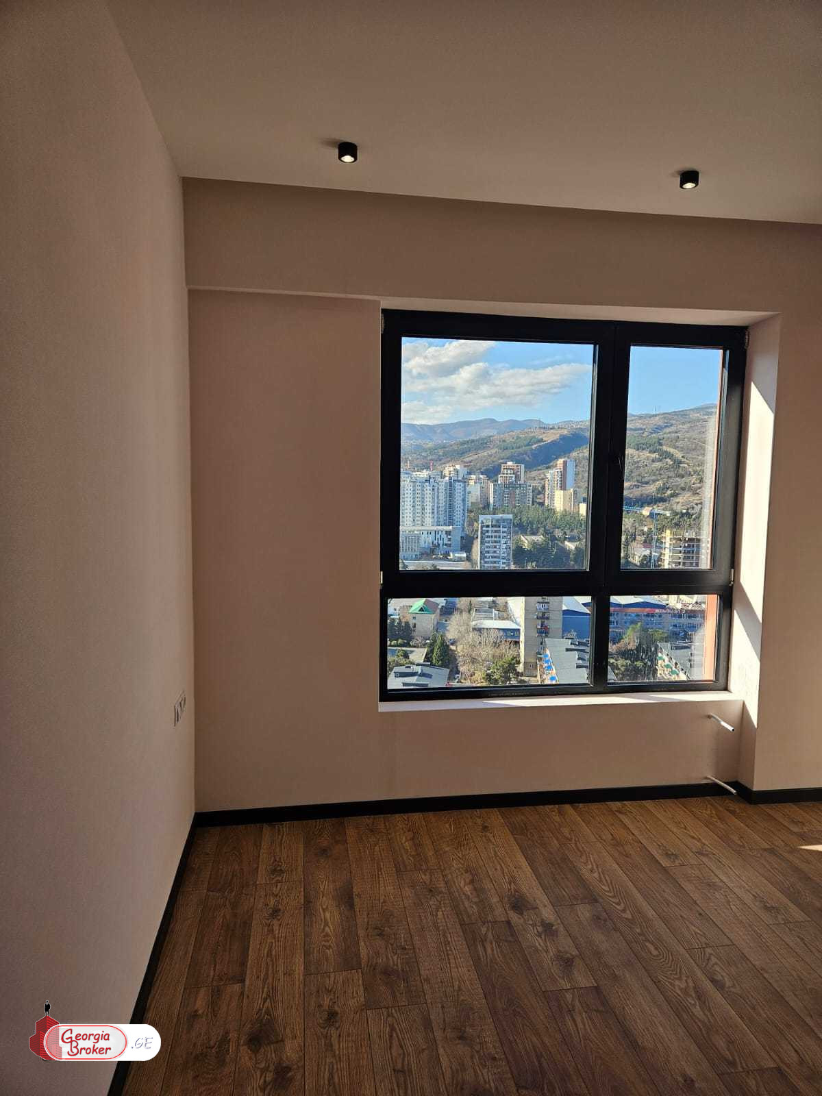 nearly repaired 2-room apartment for sale