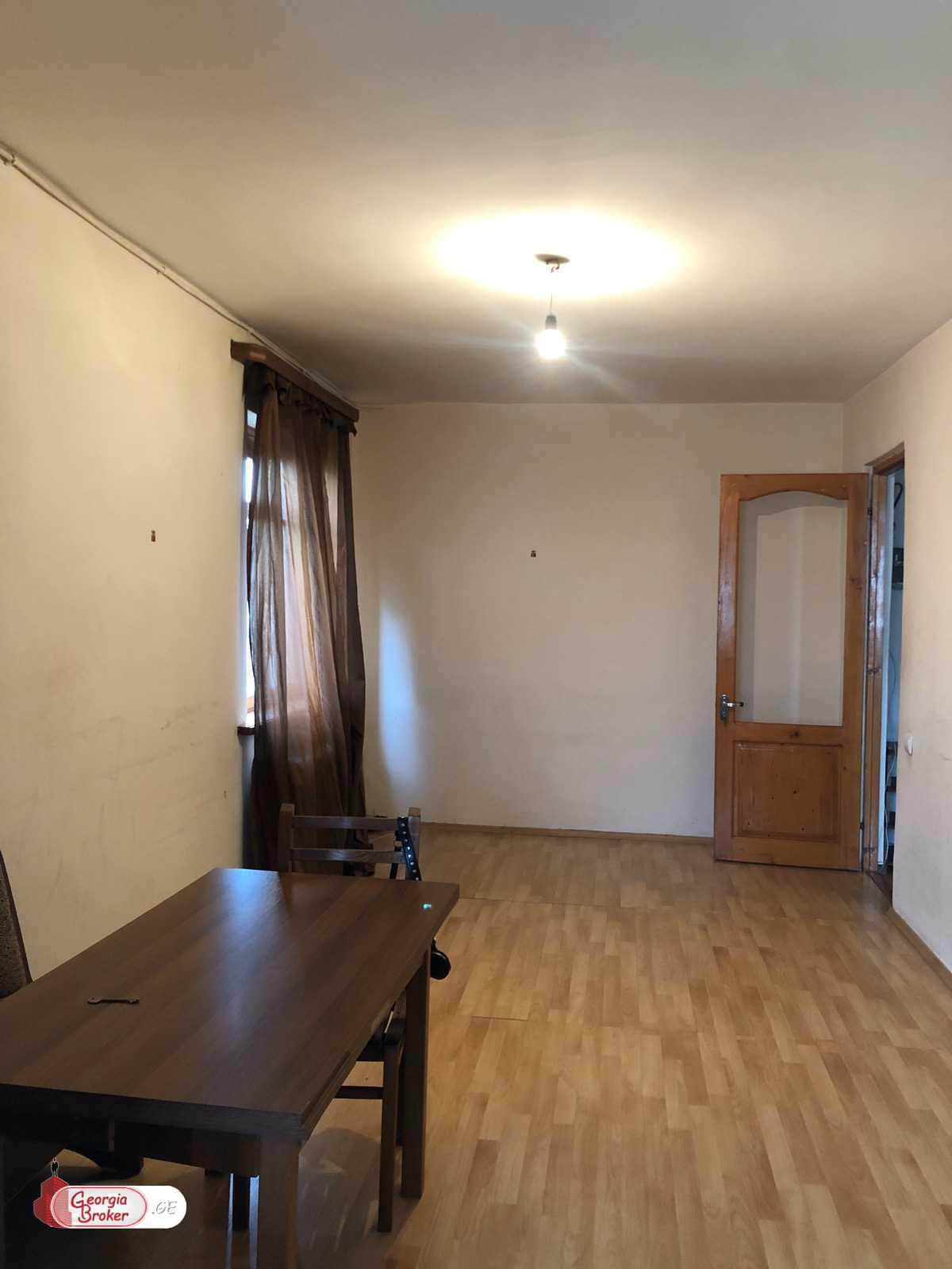 nearly repaired 2-room apartment for sale