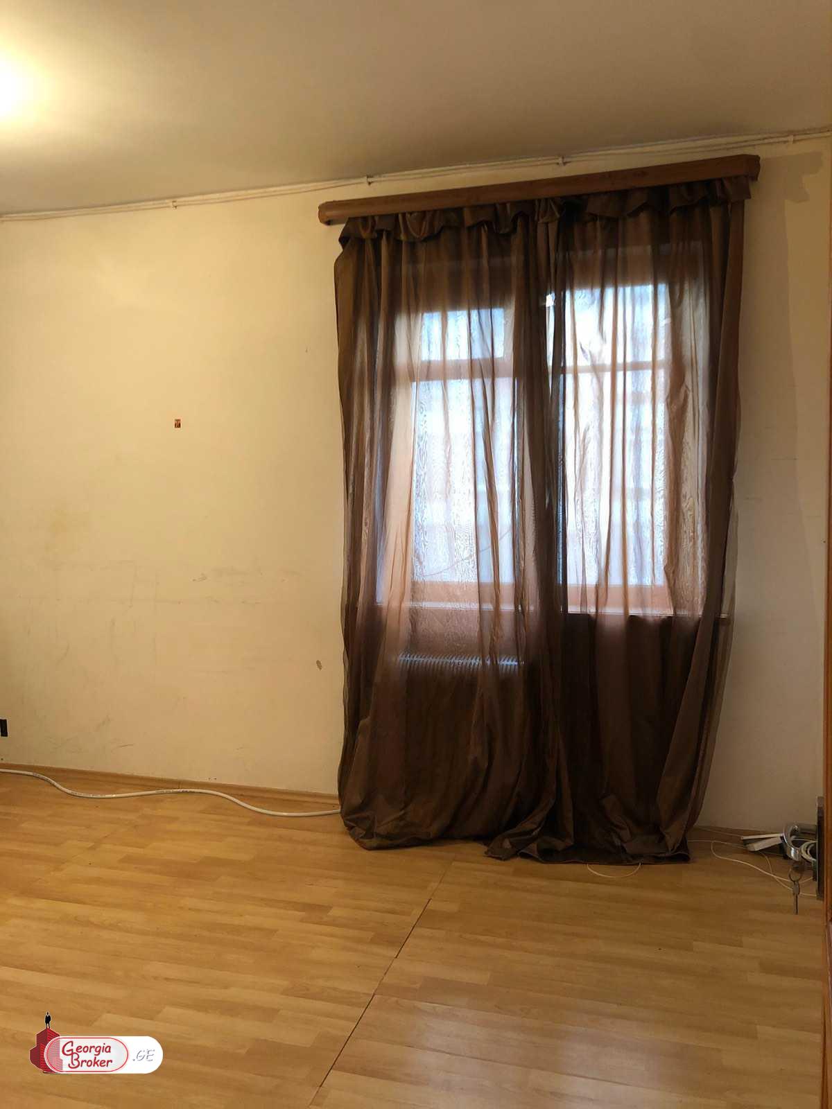 nearly repaired 2-room apartment for sale