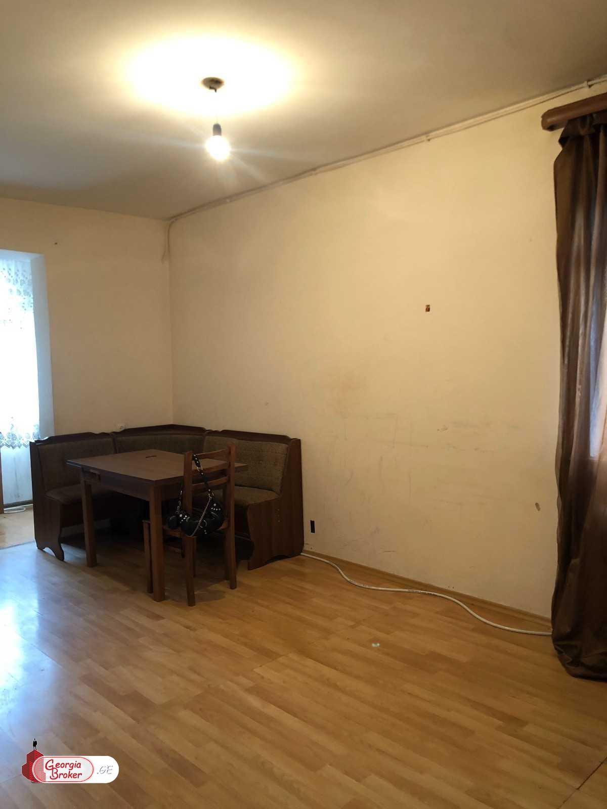 nearly repaired 2-room apartment for sale