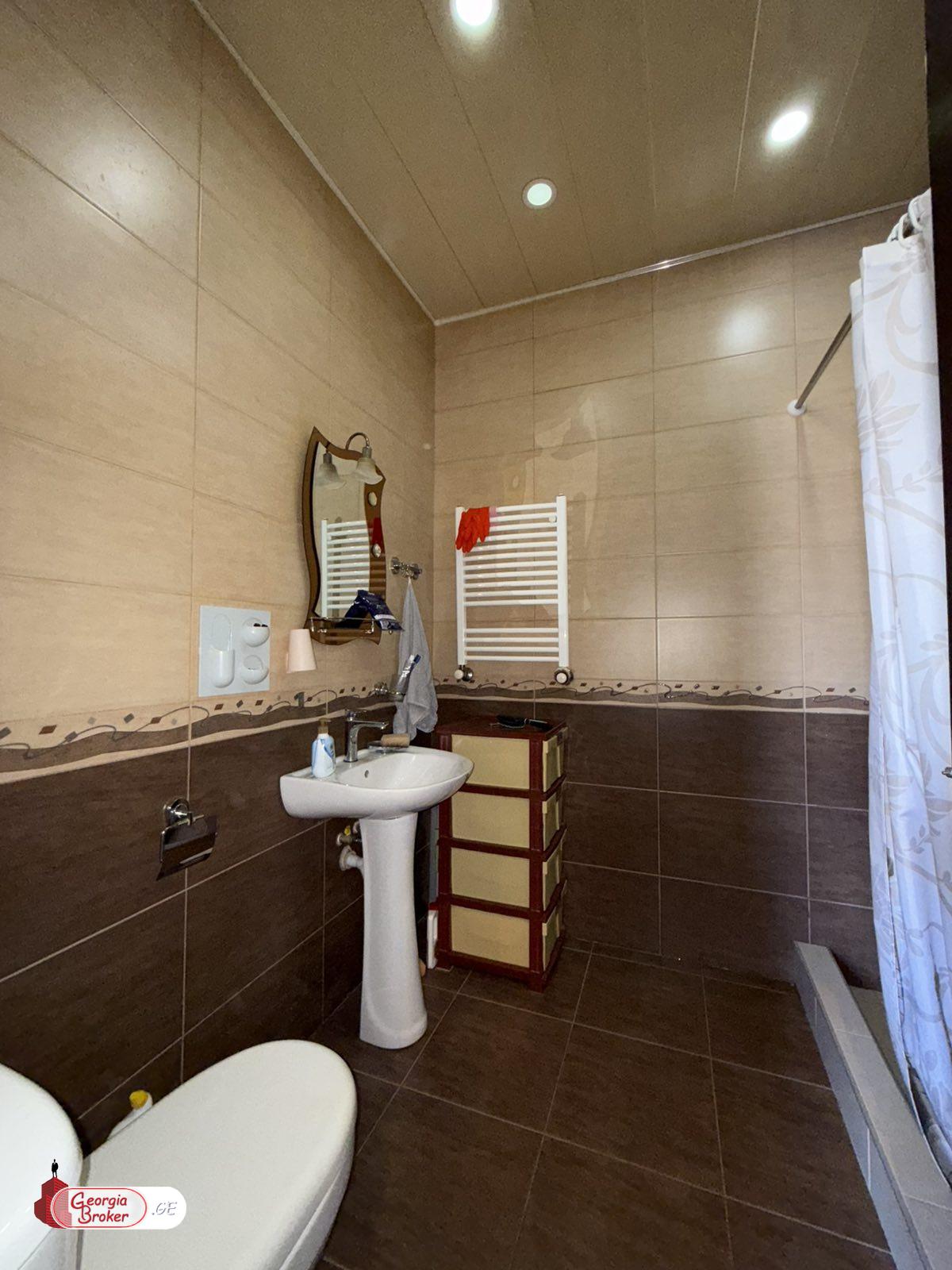 იყიდება ახალი გარემონტებული 3 ოთახიანი ბინა