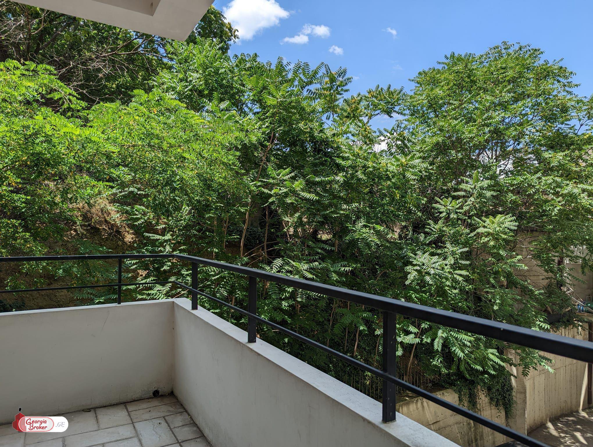 nearly repaired 3-room apartment for sale