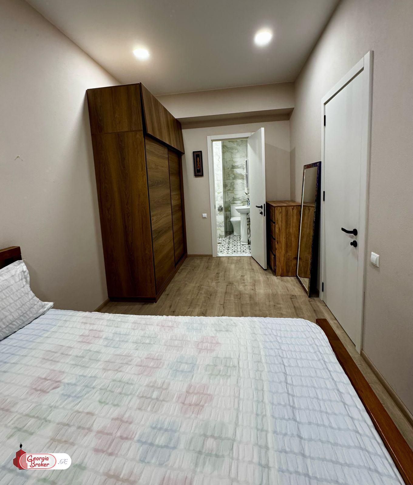 იყიდება ახალი გარემონტებული 4 ოთახიანი ბინა