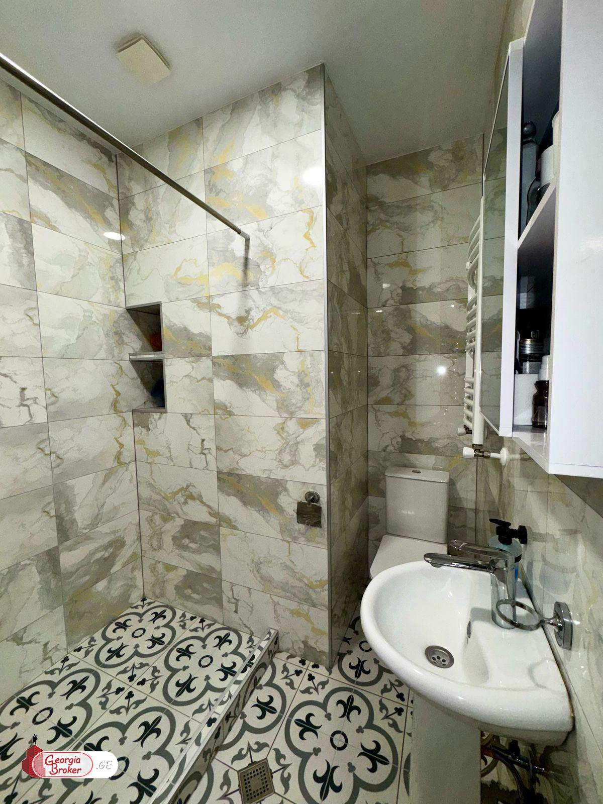 იყიდება ახალი გარემონტებული 4 ოთახიანი ბინა