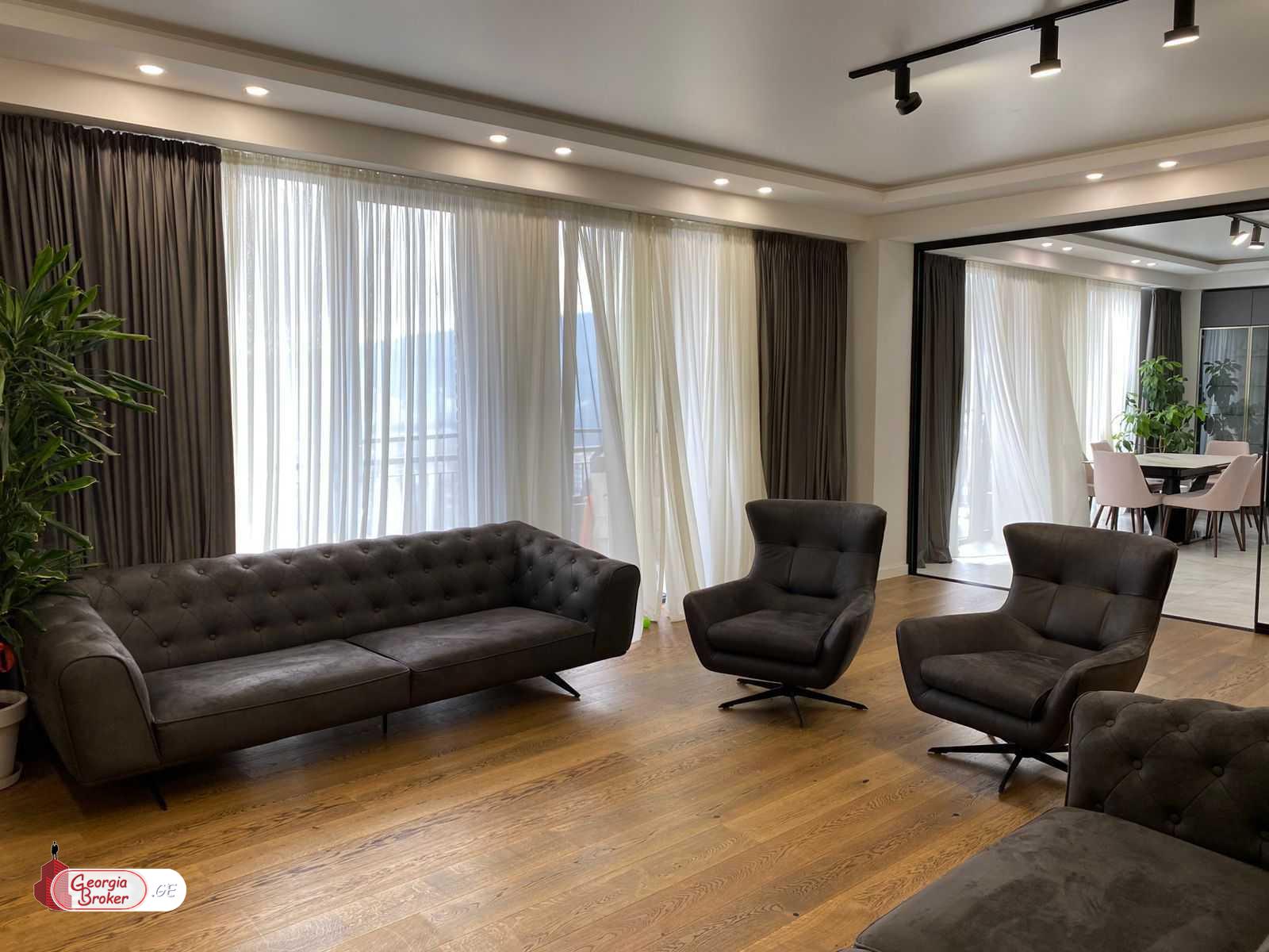 იყიდება ახალი გარემონტებული 5 ოთახიანი ბინა