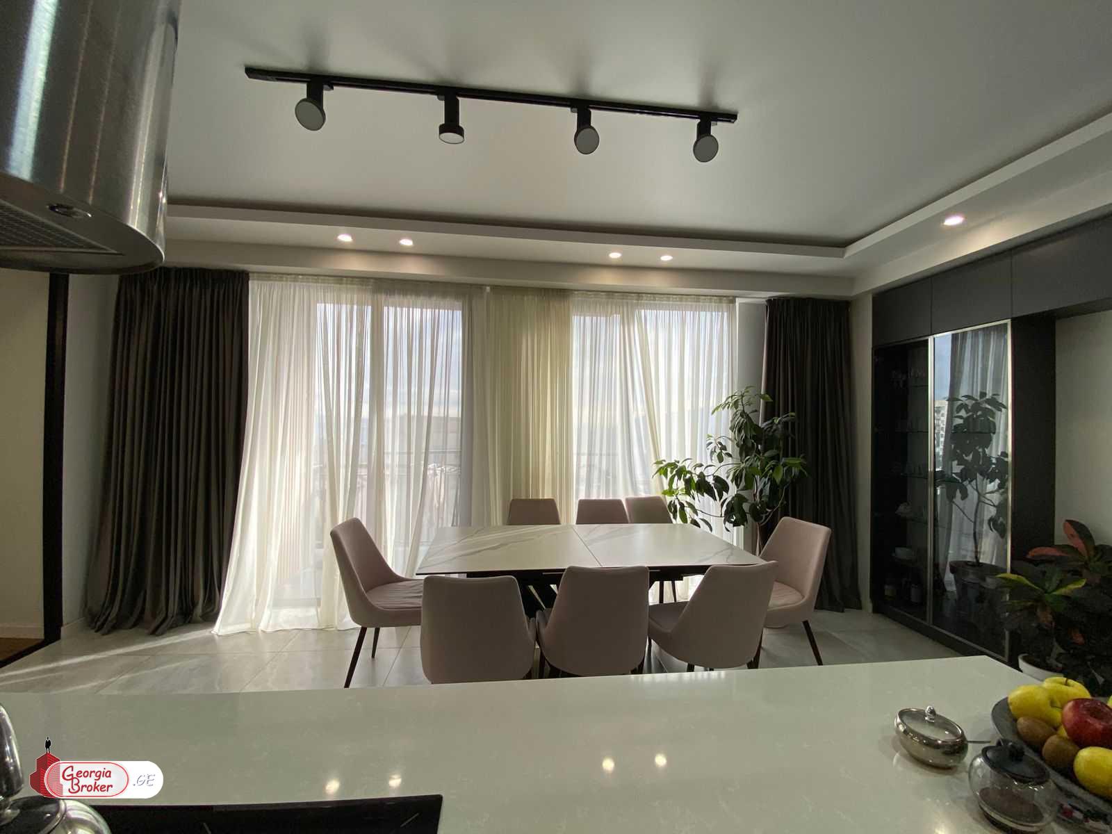 იყიდება ახალი გარემონტებული 5 ოთახიანი ბინა