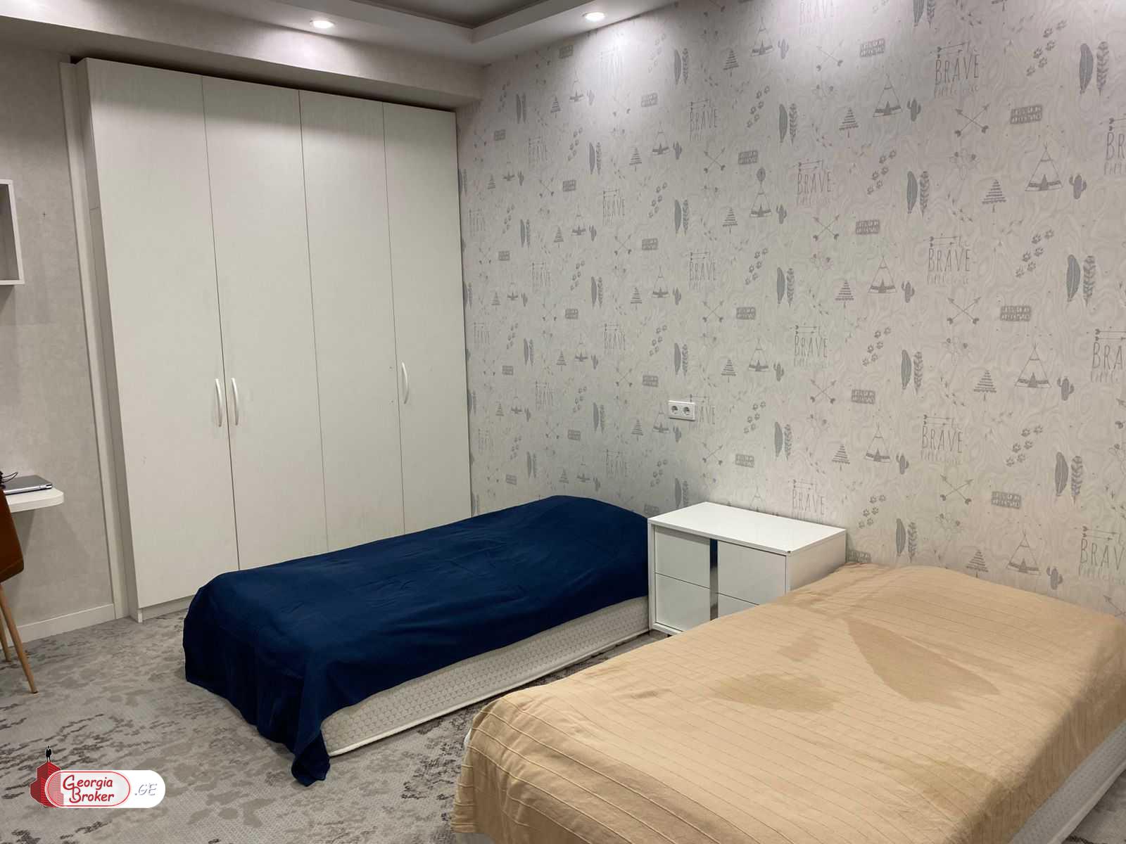 იყიდება ახალი გარემონტებული 5 ოთახიანი ბინა