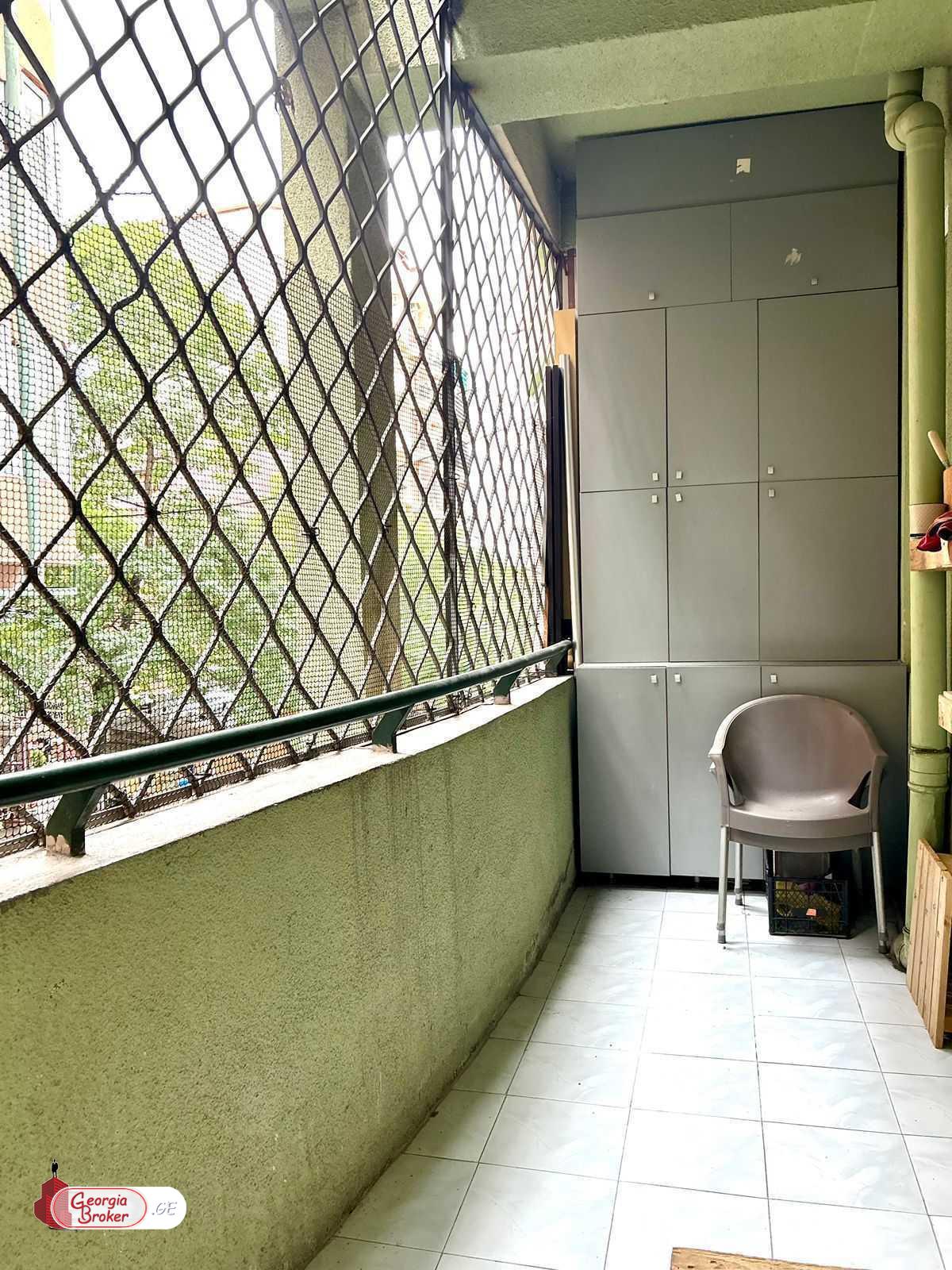 nearly repaired 2-room apartment for sale