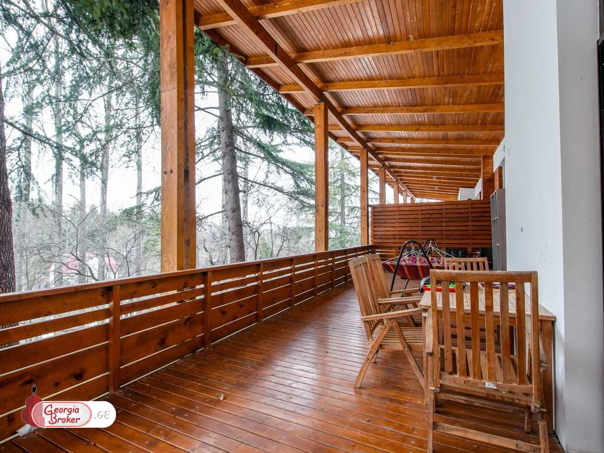 იყიდება ახალი გარემონტებული 10 ოთახიანი სახლი