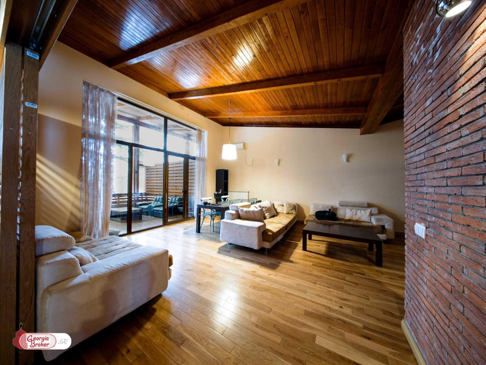 იყიდება ახალი გარემონტებული 10 ოთახიანი სახლი