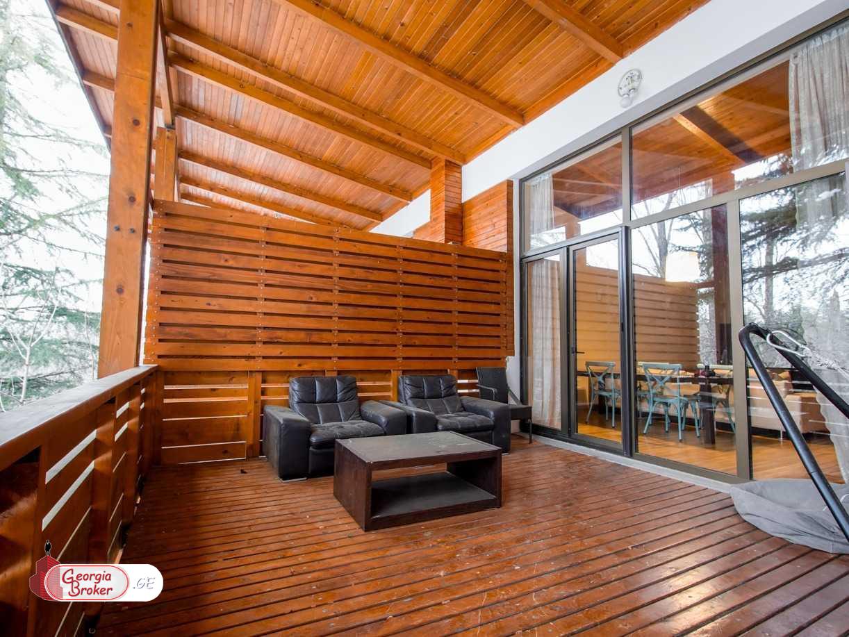 იყიდება ახალი გარემონტებული 10 ოთახიანი სახლი