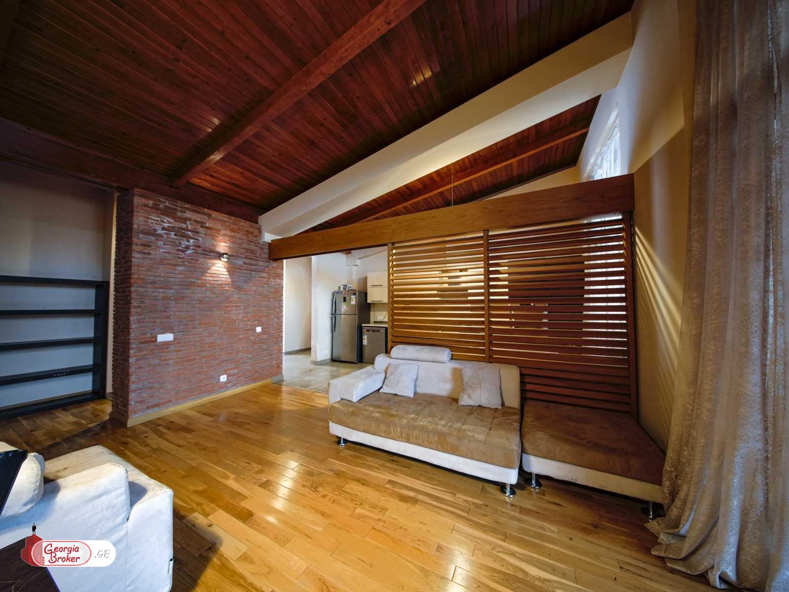 იყიდება ახალი გარემონტებული 10 ოთახიანი სახლი