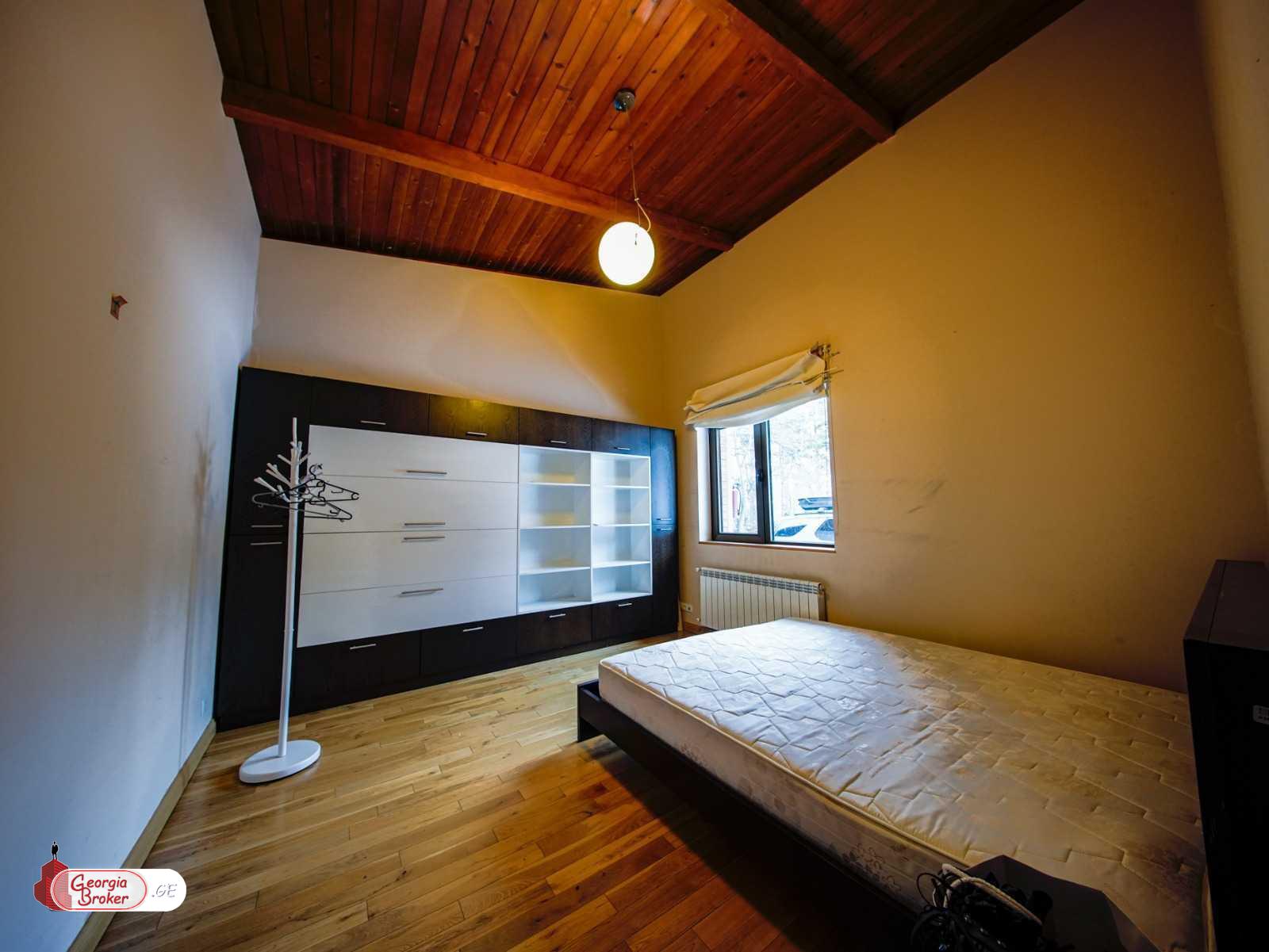 იყიდება ახალი გარემონტებული 10 ოთახიანი სახლი