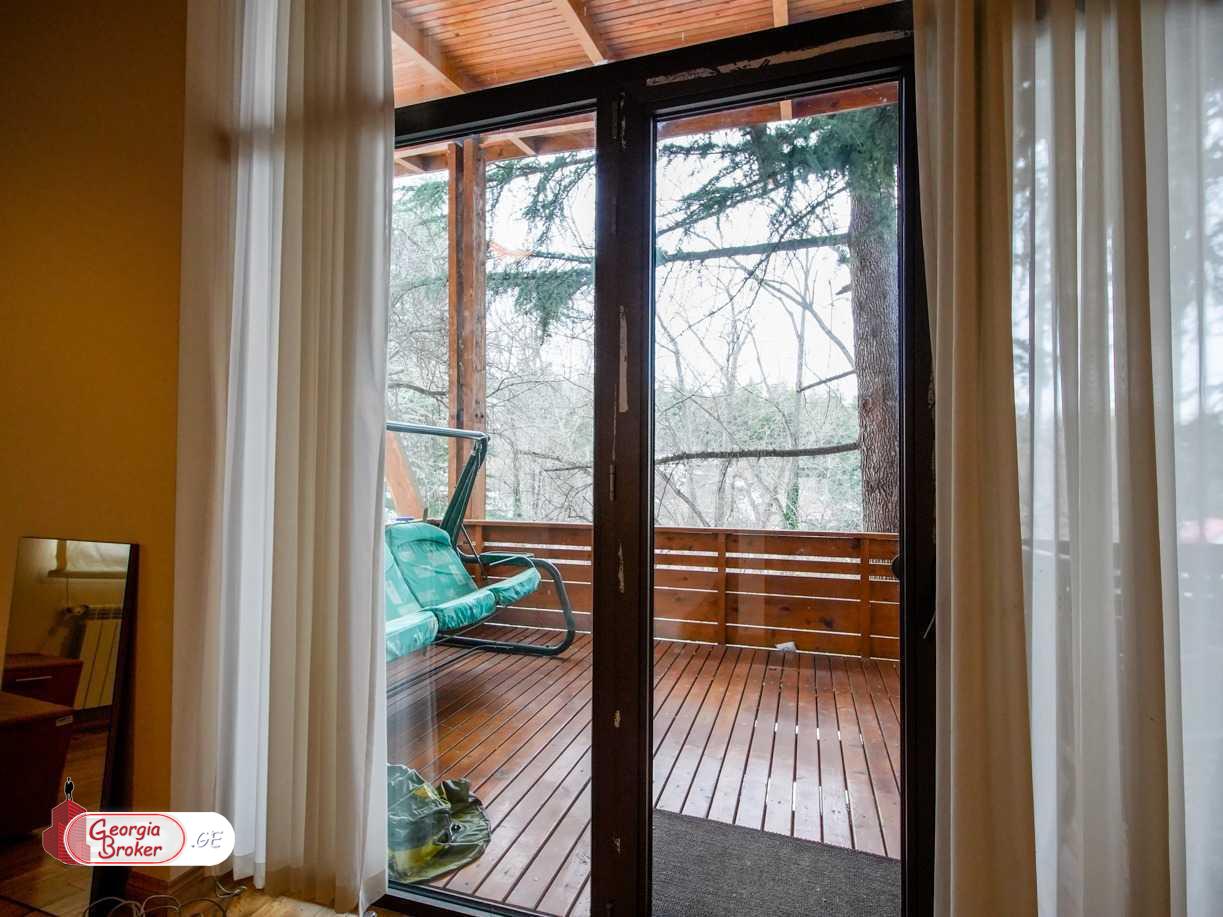 იყიდება ახალი გარემონტებული 10 ოთახიანი სახლი