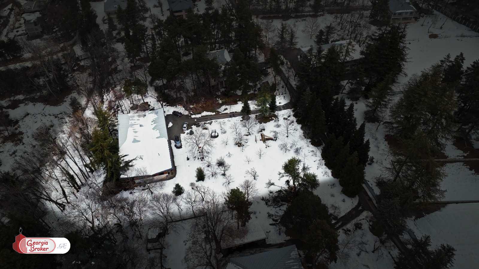 იყიდება ახალი გარემონტებული 10 ოთახიანი სახლი