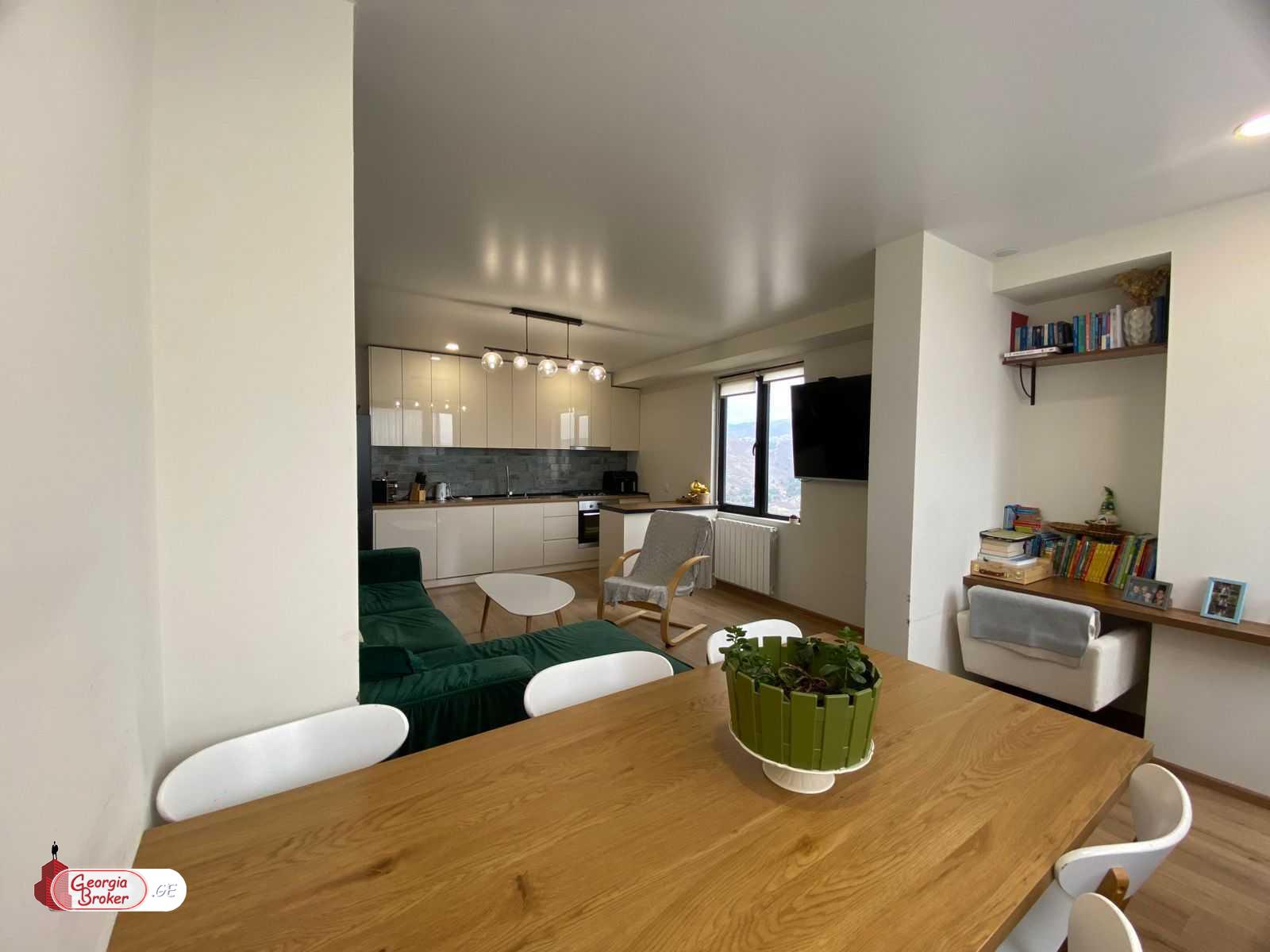 продается квартира с новым ремонтом 3-комнаты