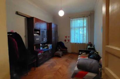 продается квартира с новым ремонтом 4-комнаты