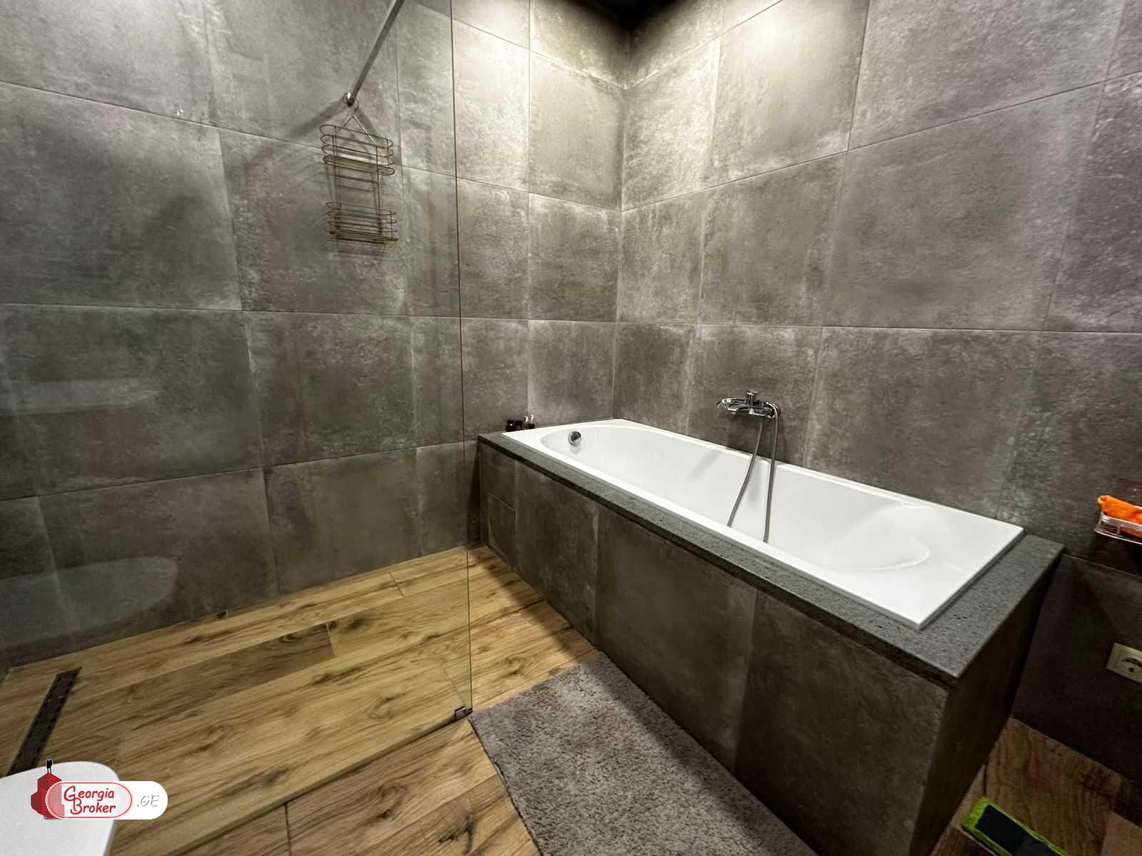 nearly repaired 3-room apartment for sale