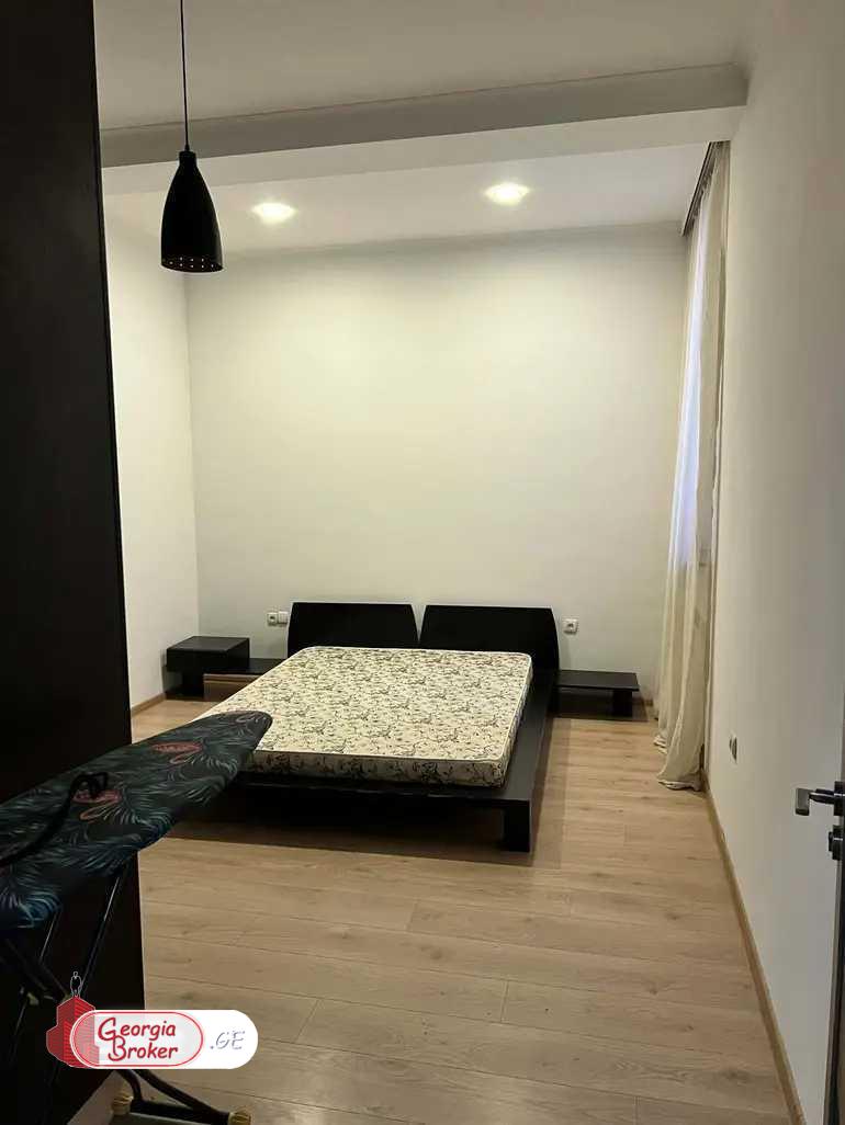 იყიდება ახალი გარემონტებული 3 ოთახიანი ბინა