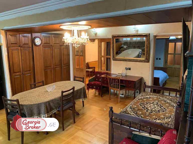 продается квартира с новым ремонтом 4-комнаты