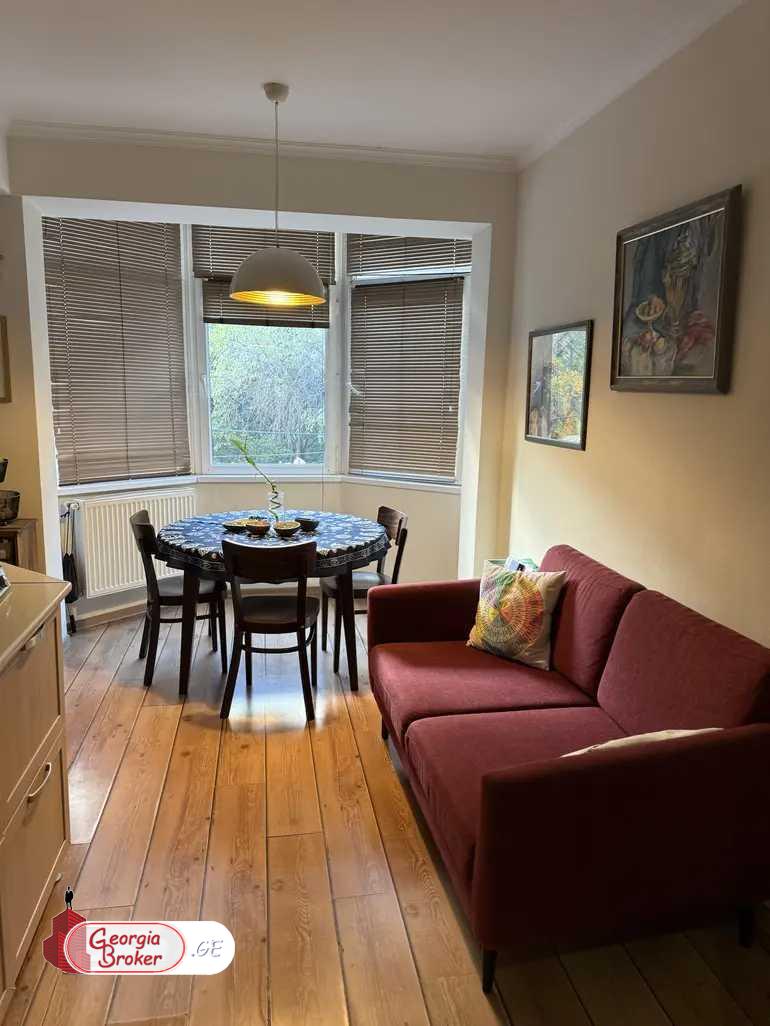 იყიდება ახალი გარემონტებული 5 ოთახიანი ბინა