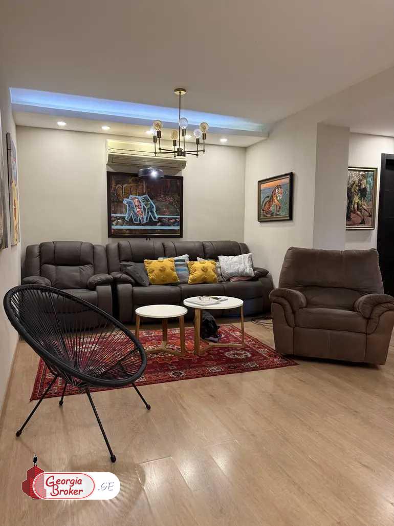 იყიდება ახალი გარემონტებული 5 ოთახიანი ბინა