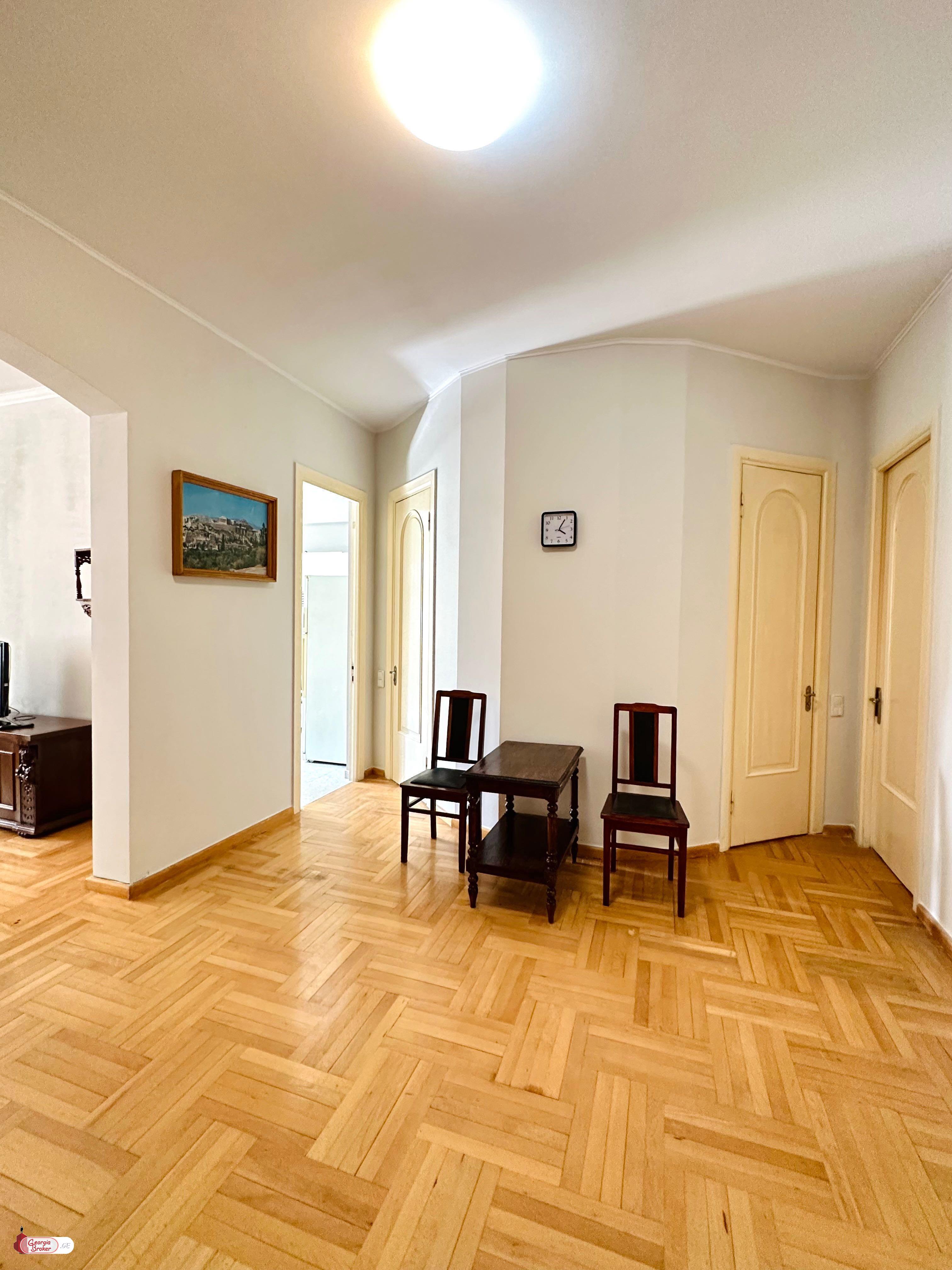 იყიდება ახალი გარემონტებული 3 ოთახიანი ბინა