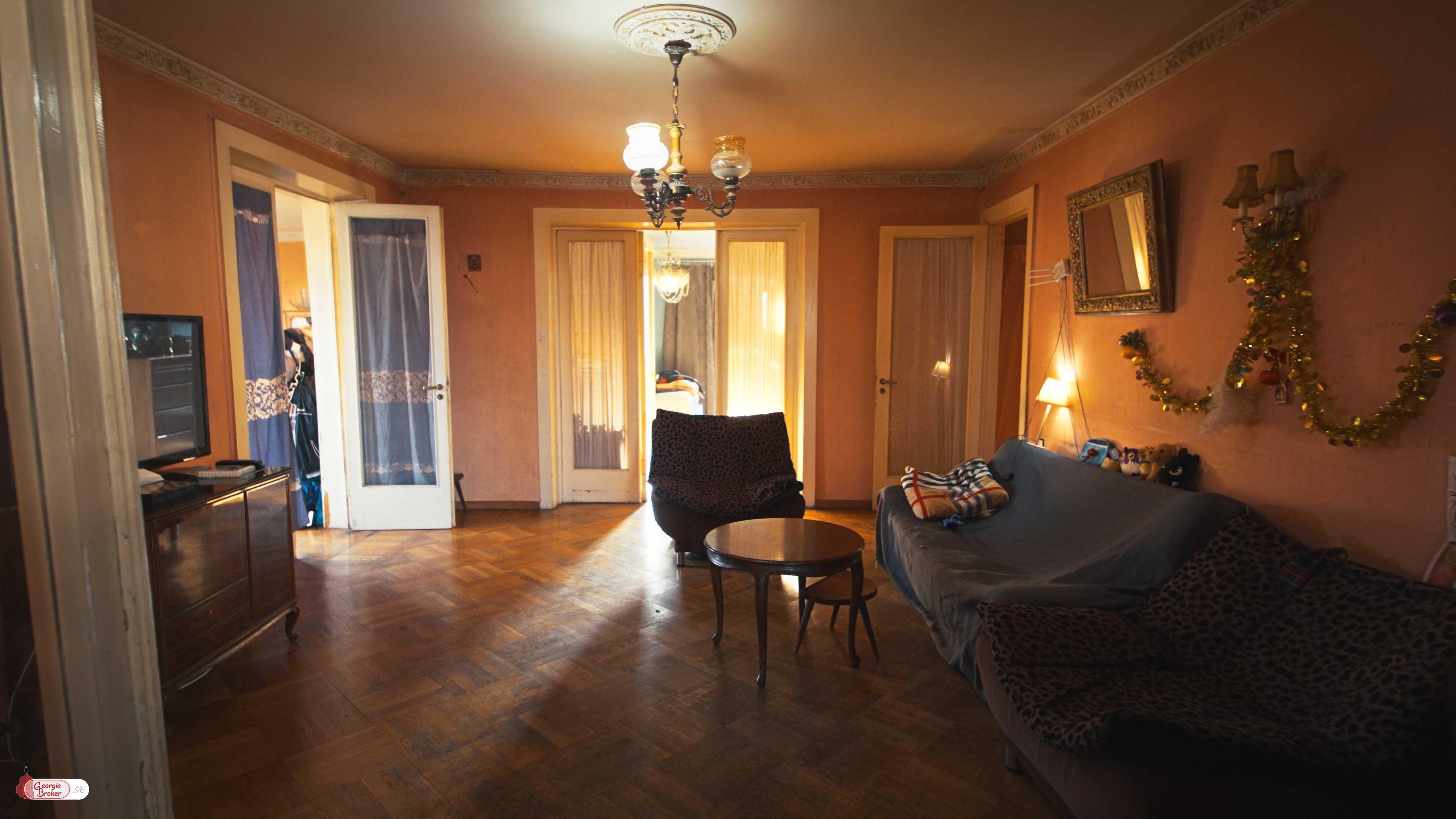 იყიდება ახალი გარემონტებული 6 ოთახიანი ბინა