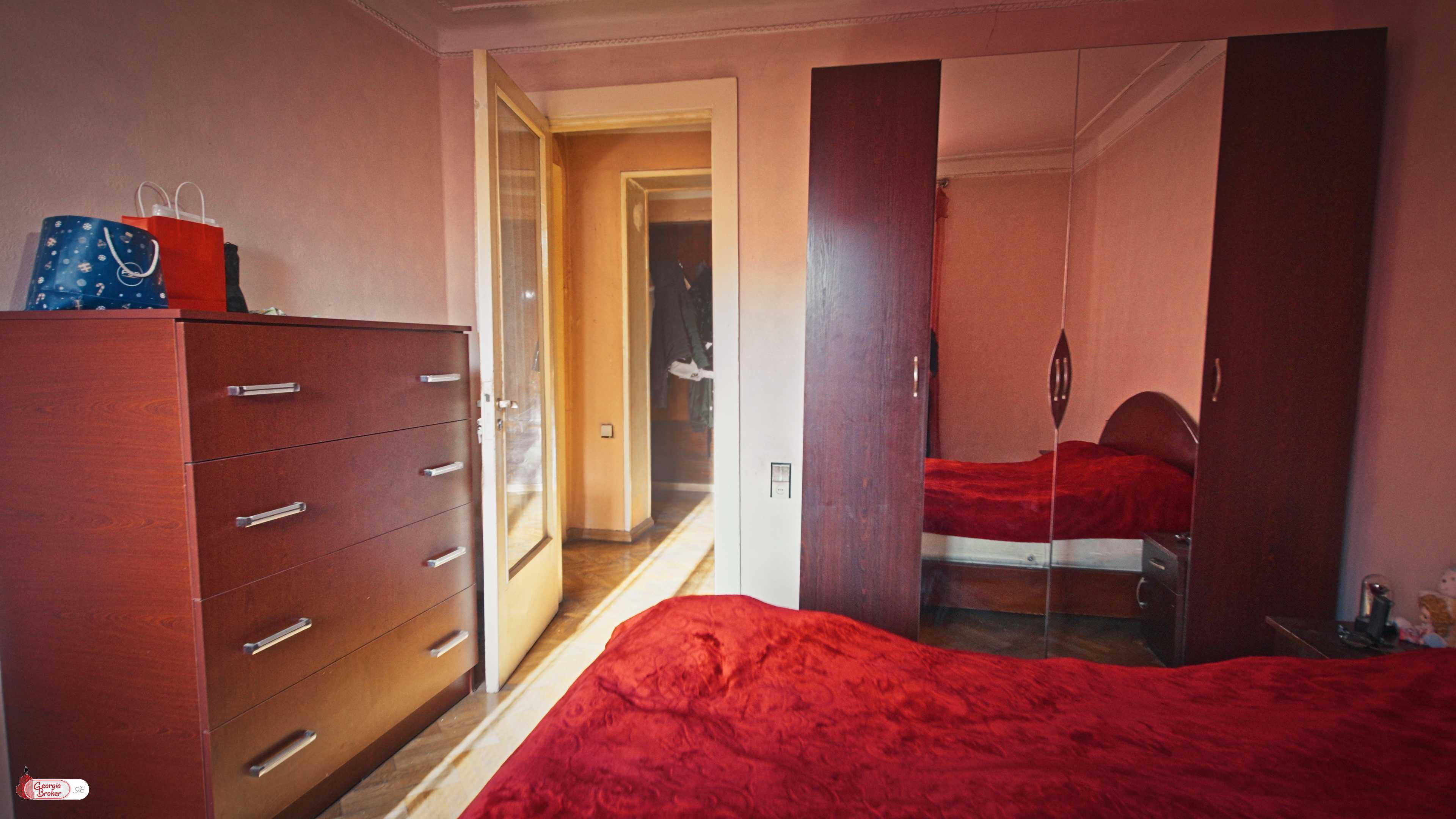 იყიდება ახალი გარემონტებული 6 ოთახიანი ბინა