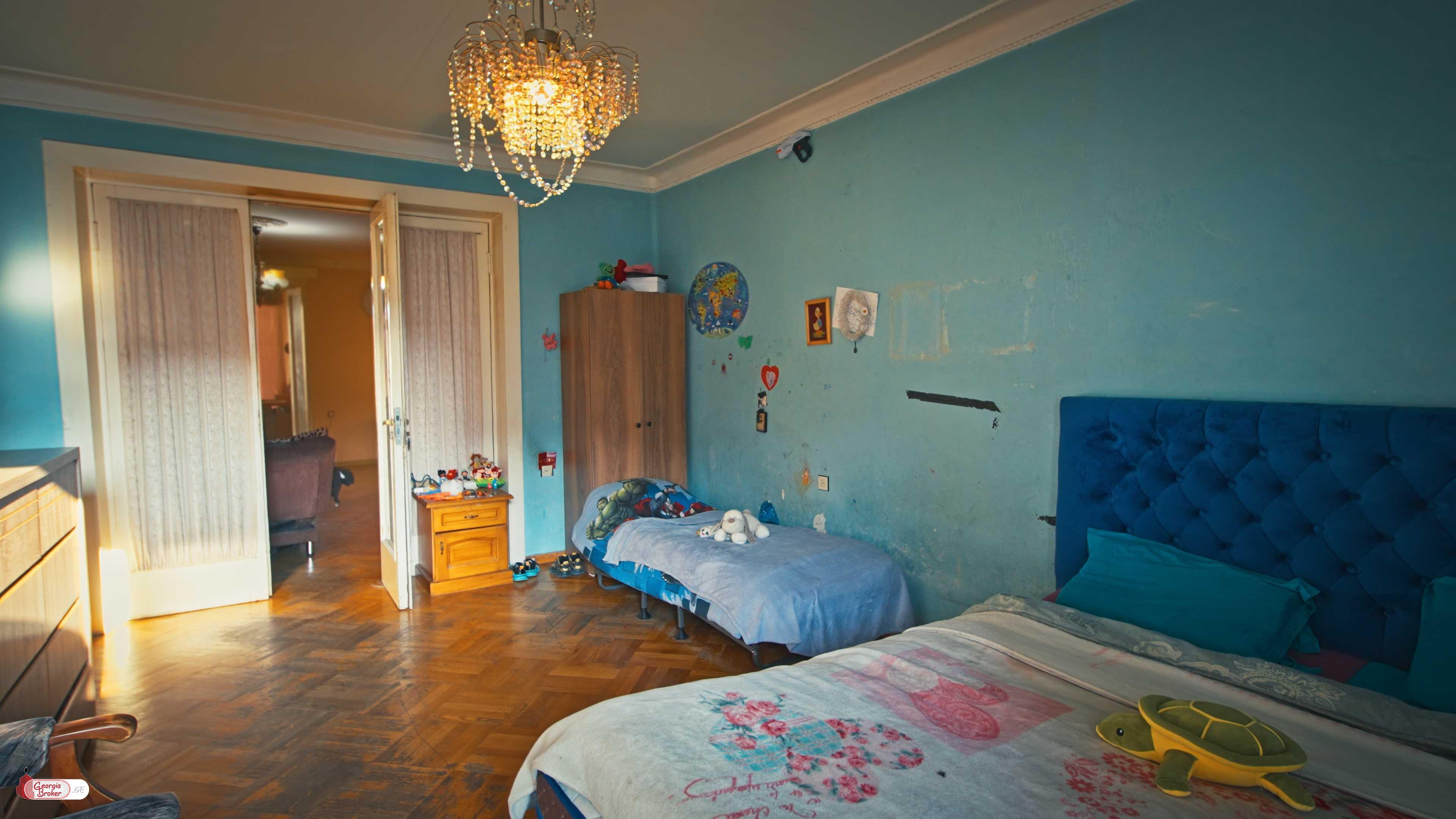 იყიდება ახალი გარემონტებული 6 ოთახიანი ბინა