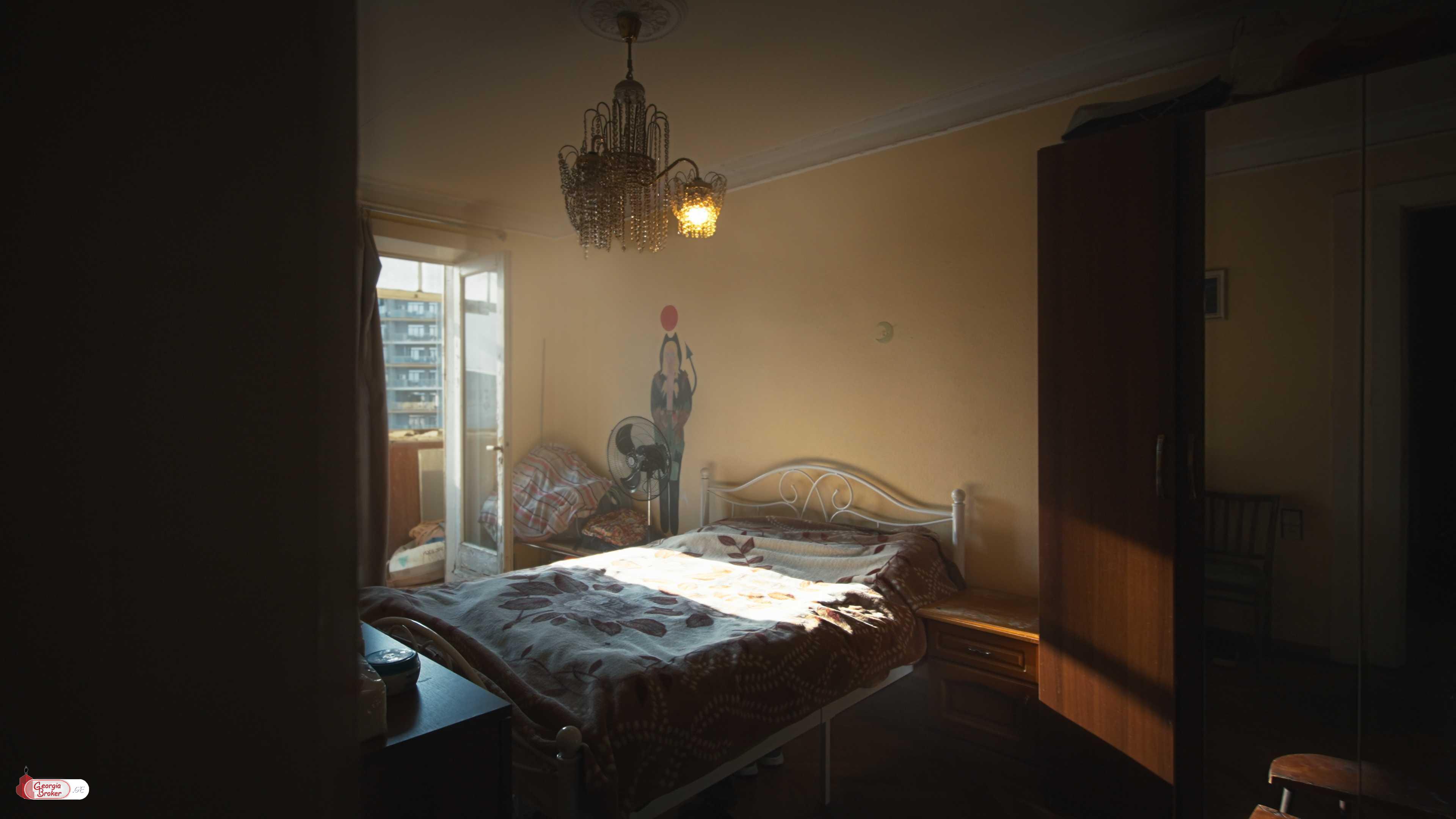 იყიდება ახალი გარემონტებული 6 ოთახიანი ბინა