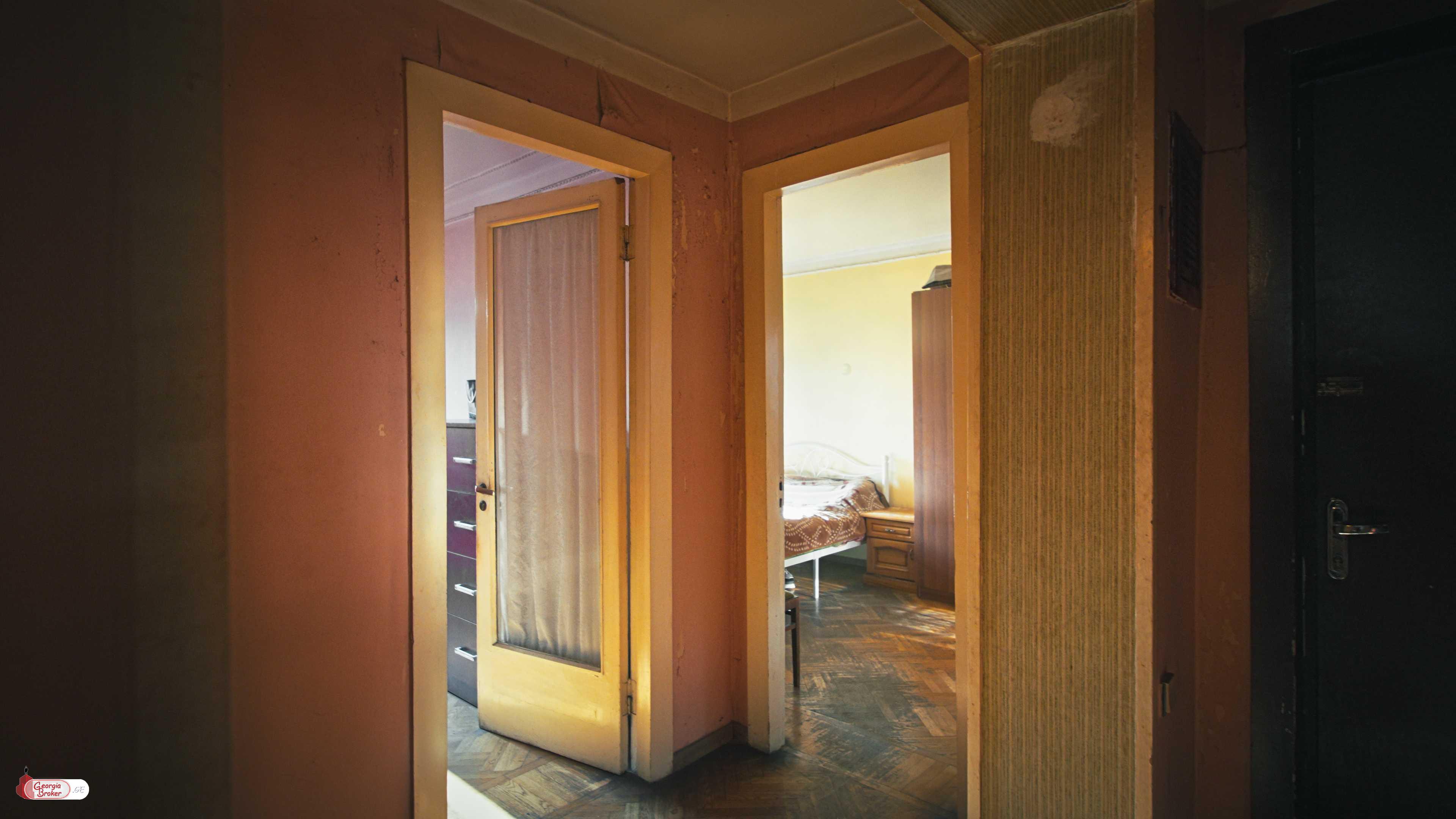 იყიდება ახალი გარემონტებული 6 ოთახიანი ბინა