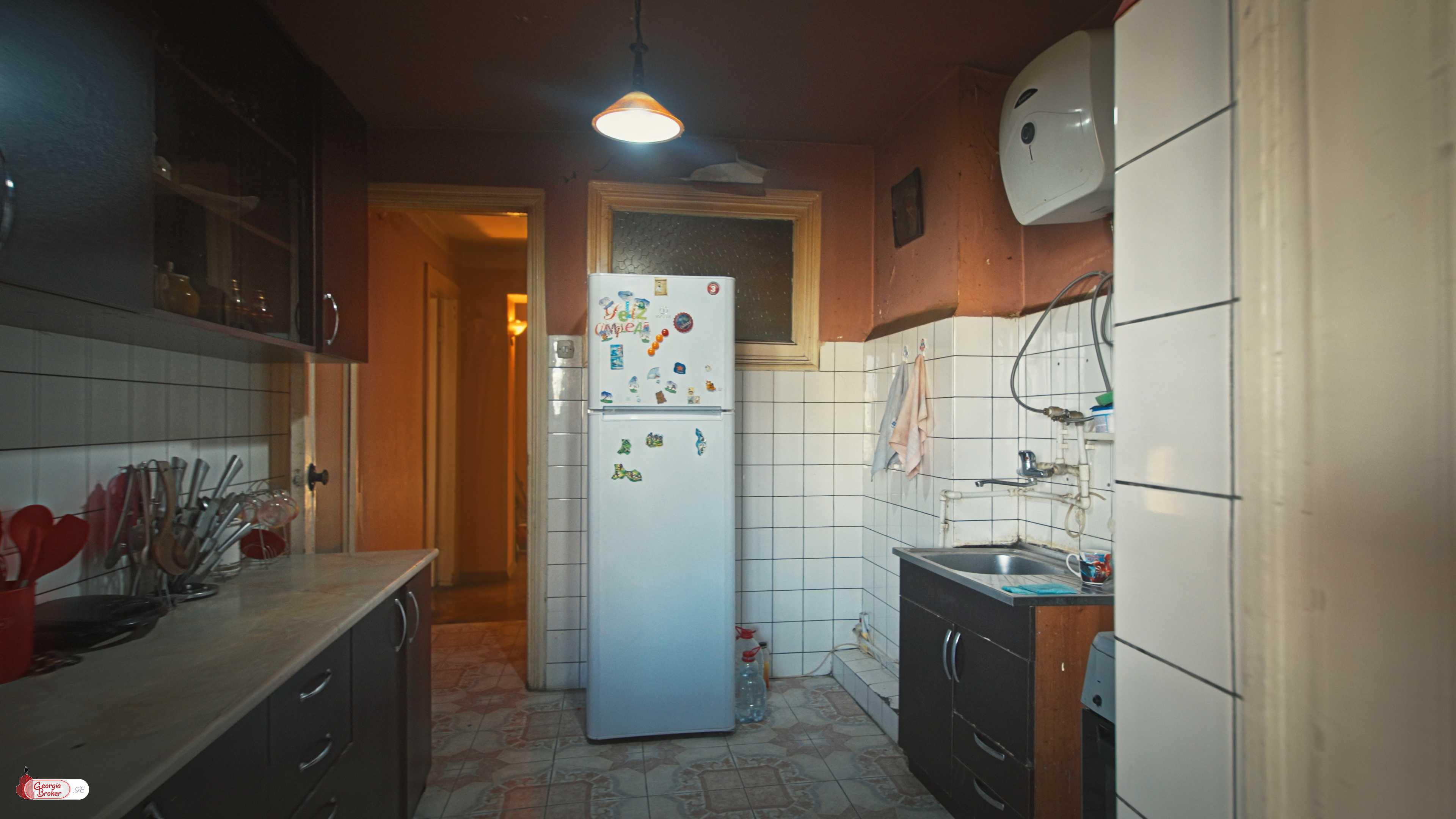 იყიდება ახალი გარემონტებული 6 ოთახიანი ბინა