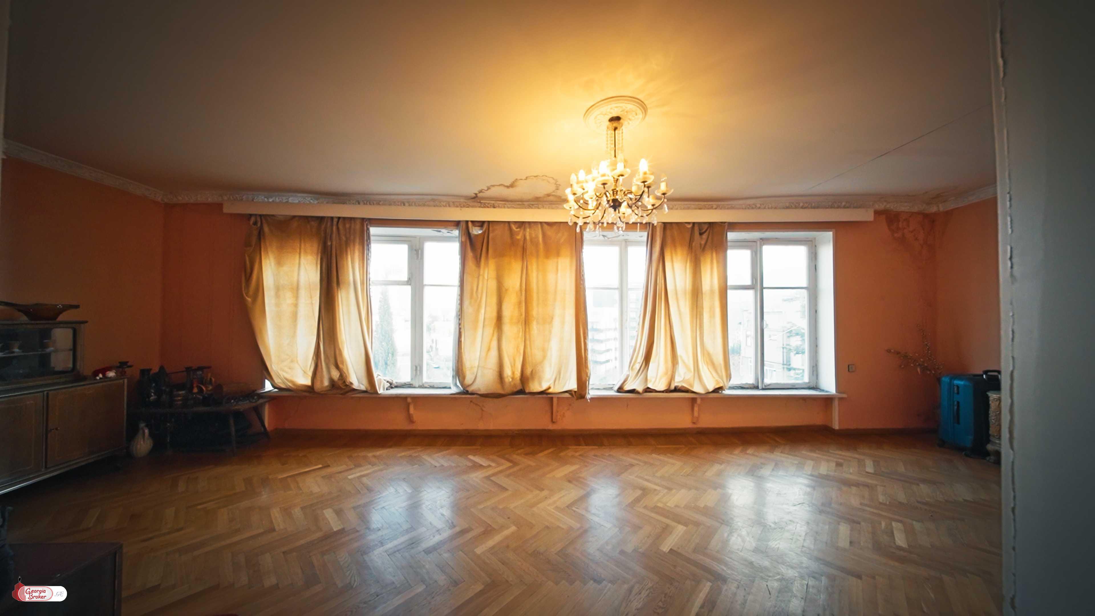 იყიდება ახალი გარემონტებული 6 ოთახიანი ბინა