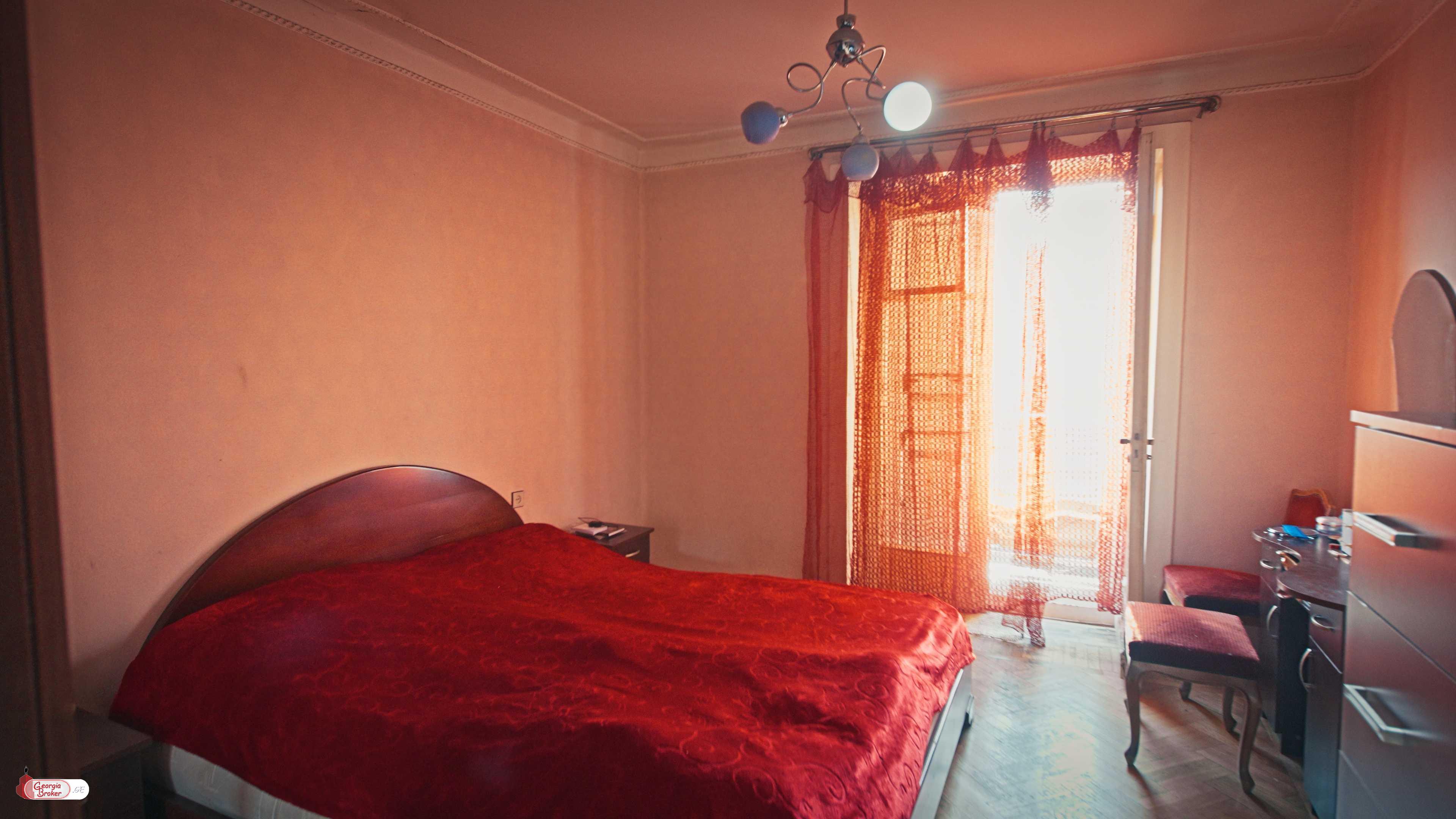 იყიდება ახალი გარემონტებული 6 ოთახიანი ბინა