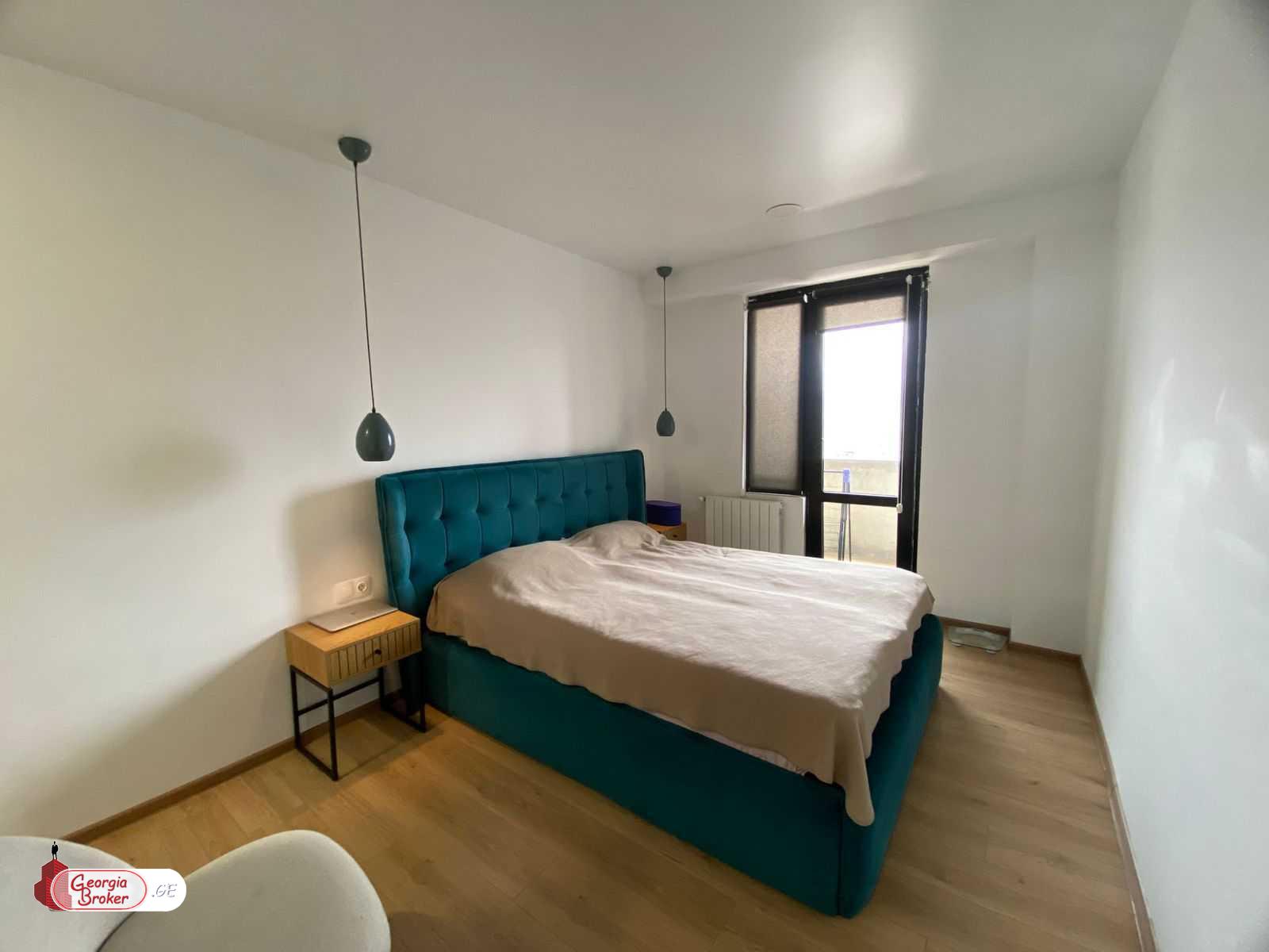 продается квартира с новым ремонтом 3-комнаты