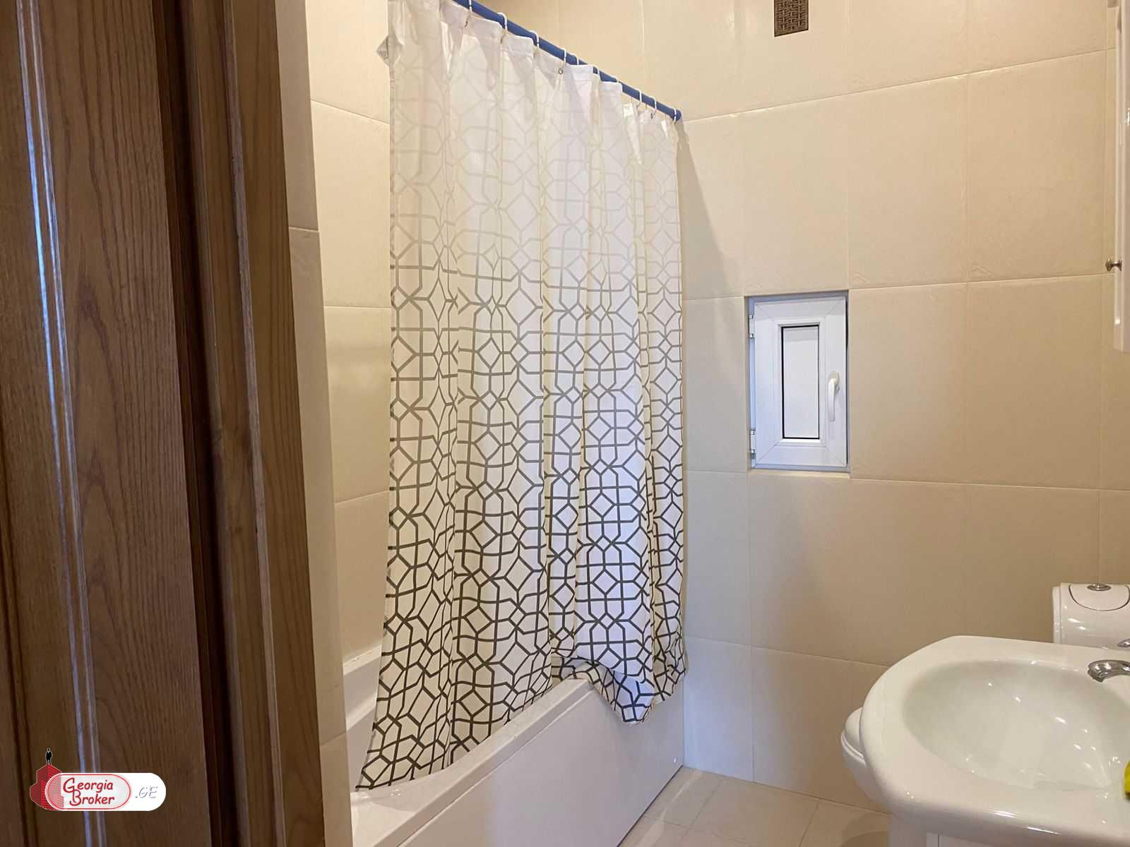 იყიდება ახალი გარემონტებული 3 ოთახიანი ბინა