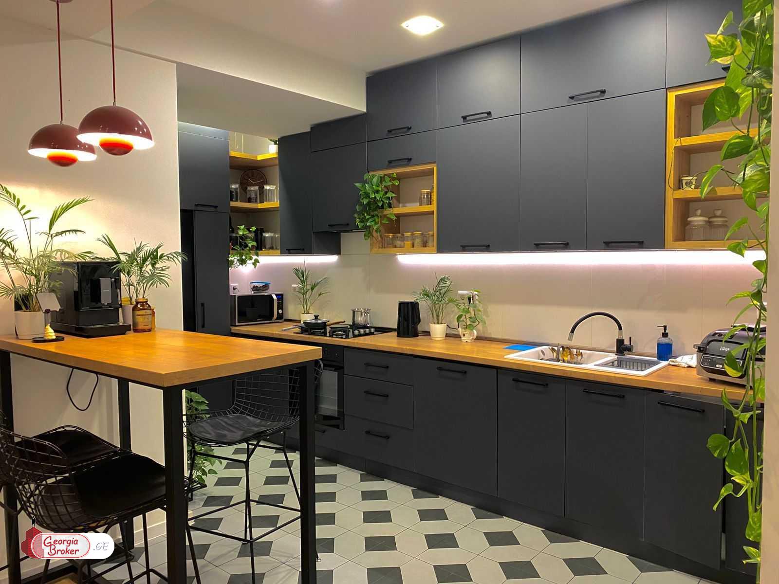 продается квартира с новым ремонтом 5-комнат