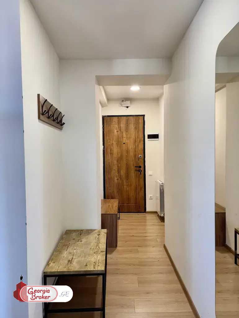 продается квартира с новым ремонтом 3-комнаты