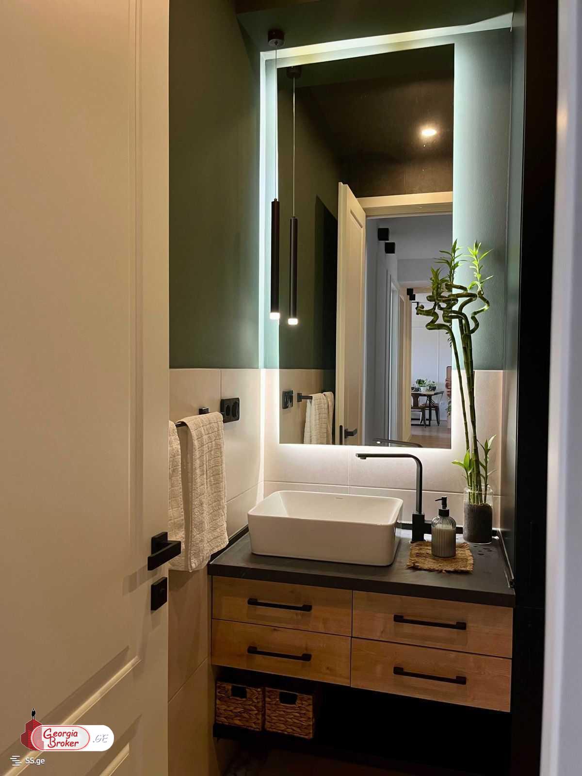 продается квартира с новым ремонтом 5-комнат