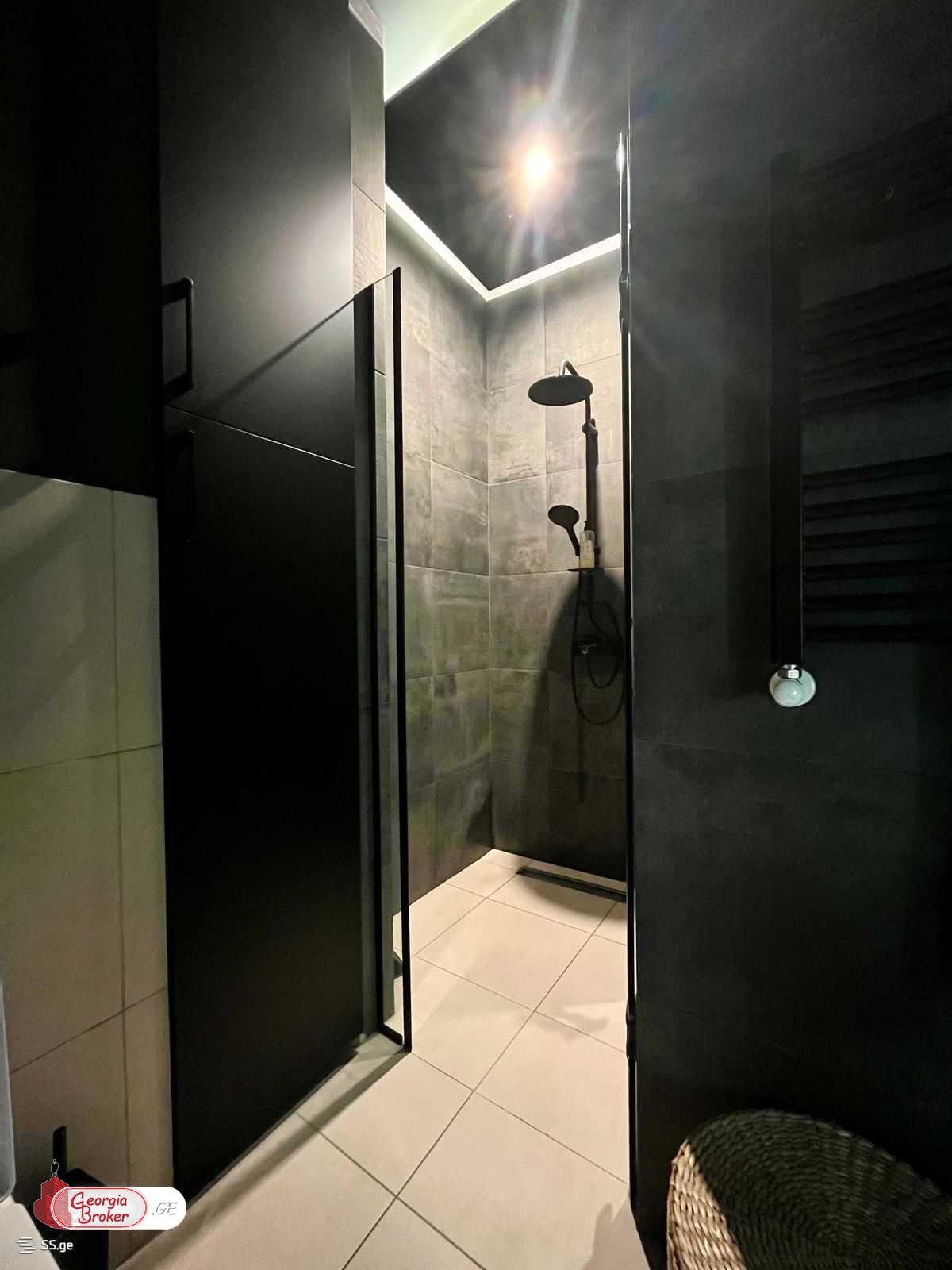 продается квартира с новым ремонтом 5-комнат