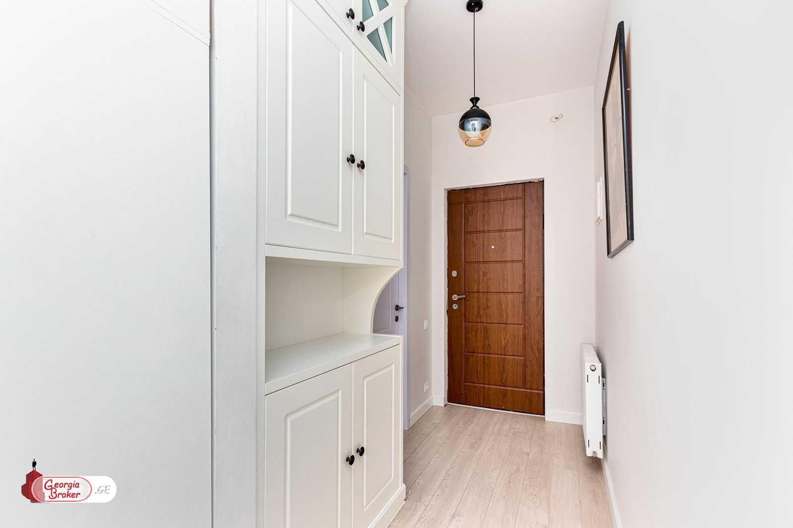 იყიდება ახალი გარემონტებული 4 ოთახიანი ბინა